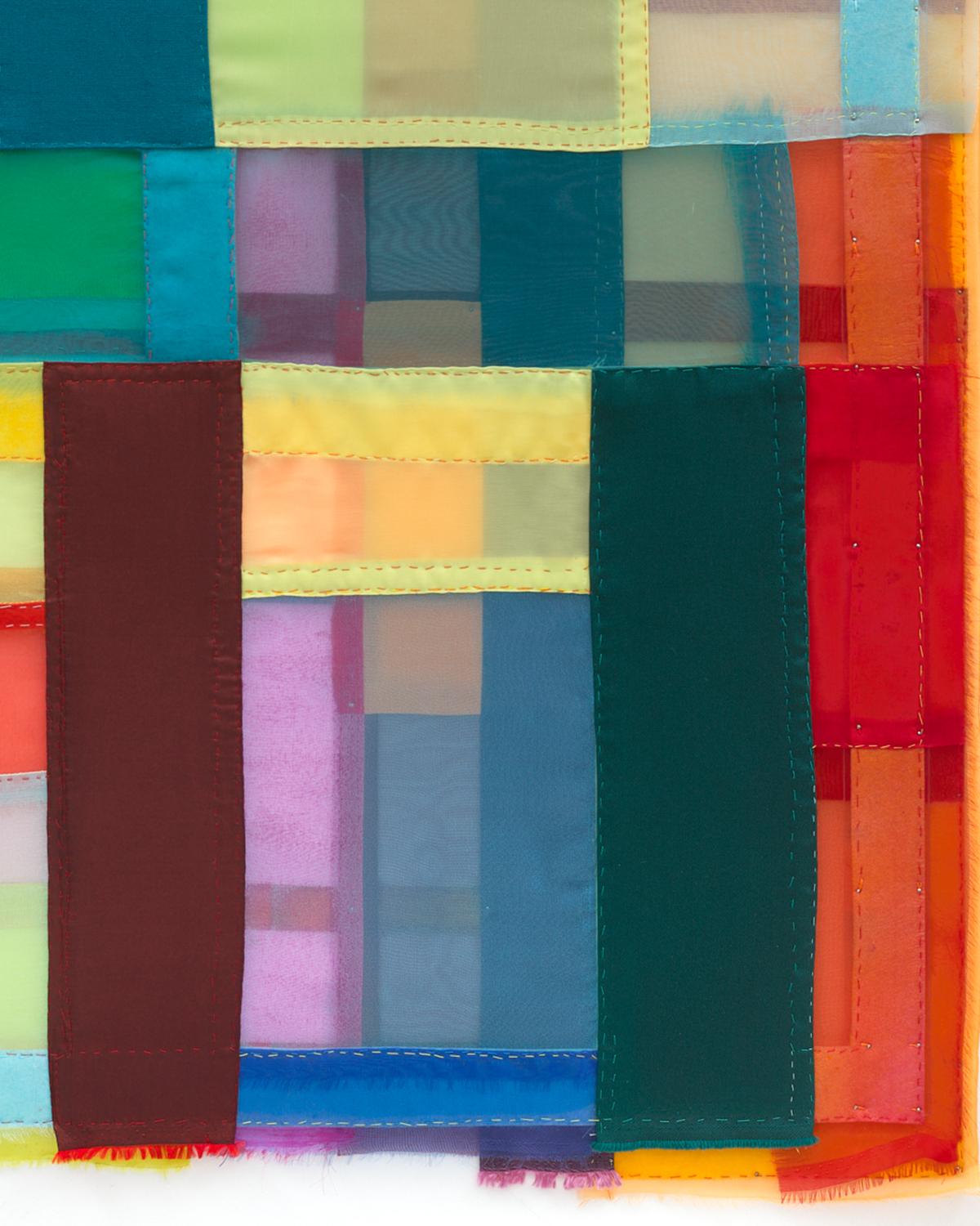 Flux, 2024, leuchtende, juwelenartige, diaphanische Streifen von Stoffcollagen (Abstrakt), Art, von Linda Kamille Schmidt