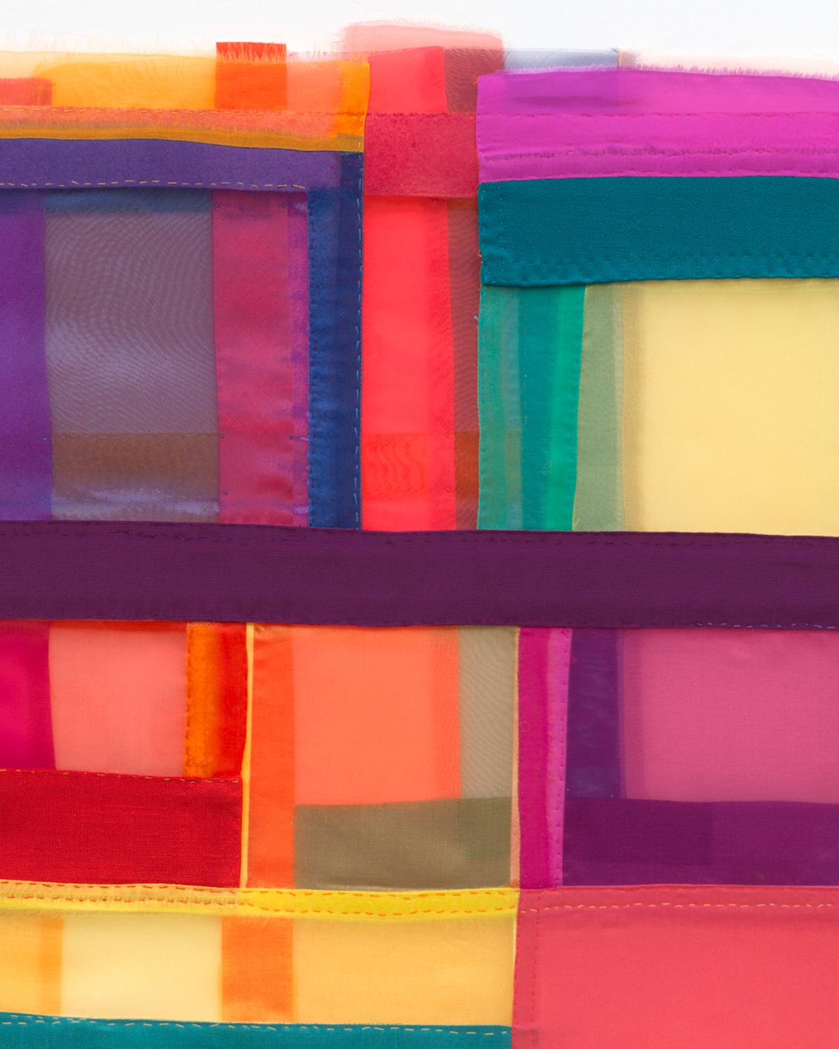 Footing, 2024, strisce diafane, vibranti e Jewell di collage di tessuto - Art Astratto di Linda Kamille Schmidt