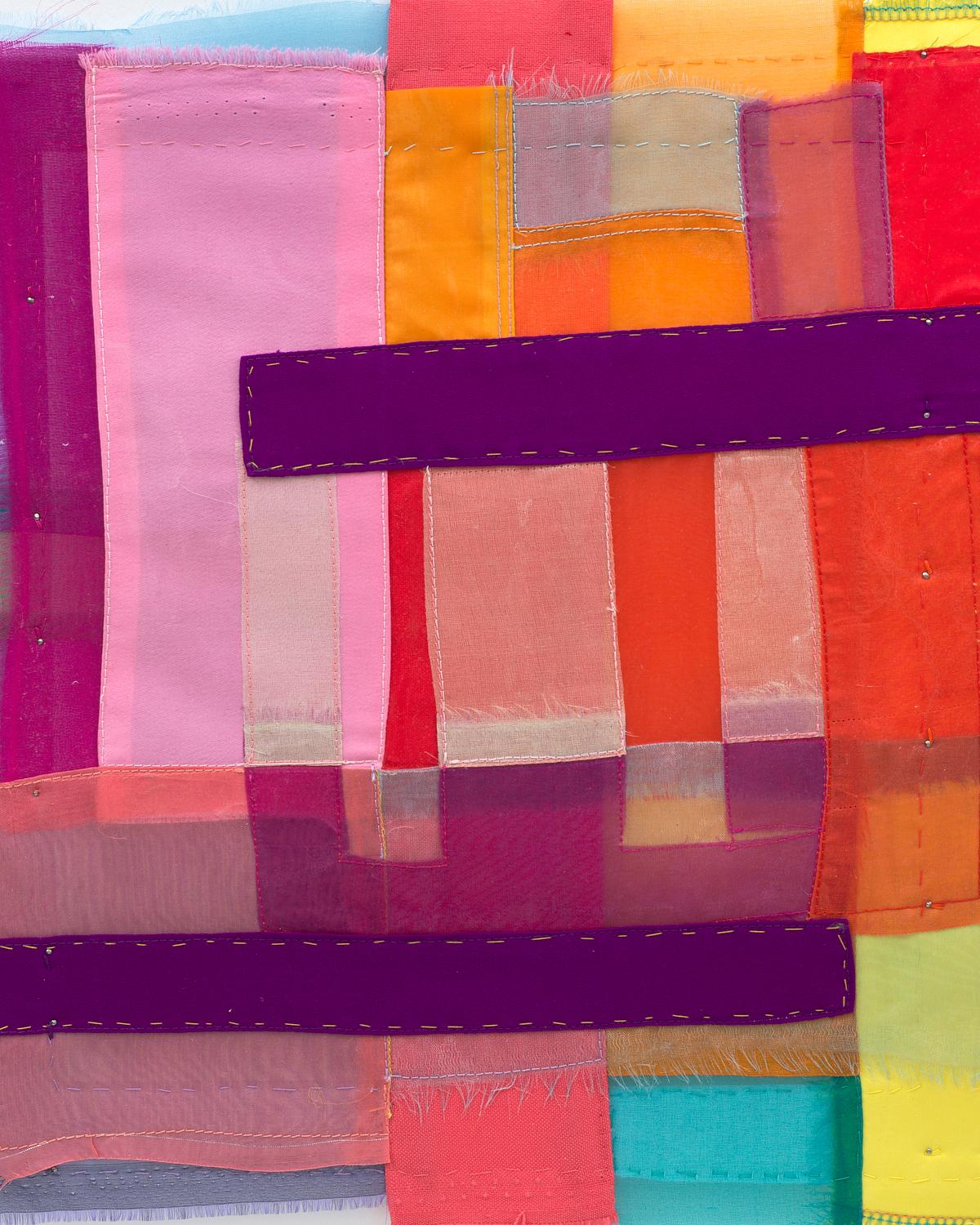 Confection, lebendige, juwelenartige, diaphanische Streifen von Stoffcollagen (Abstrakt), Art, von Linda Kamille Schmidt