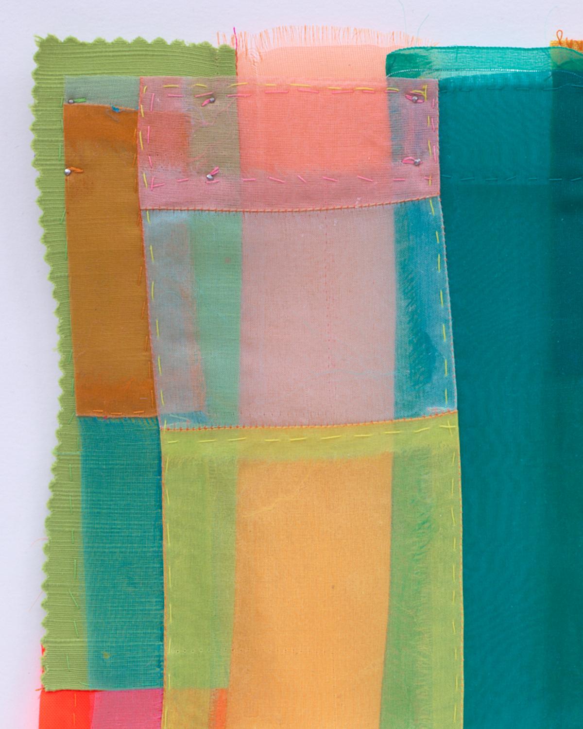 Guía, vibrante, joya, tiras diáfanas de collages de tela - Art Abstracto de Linda Kamille Schmidt