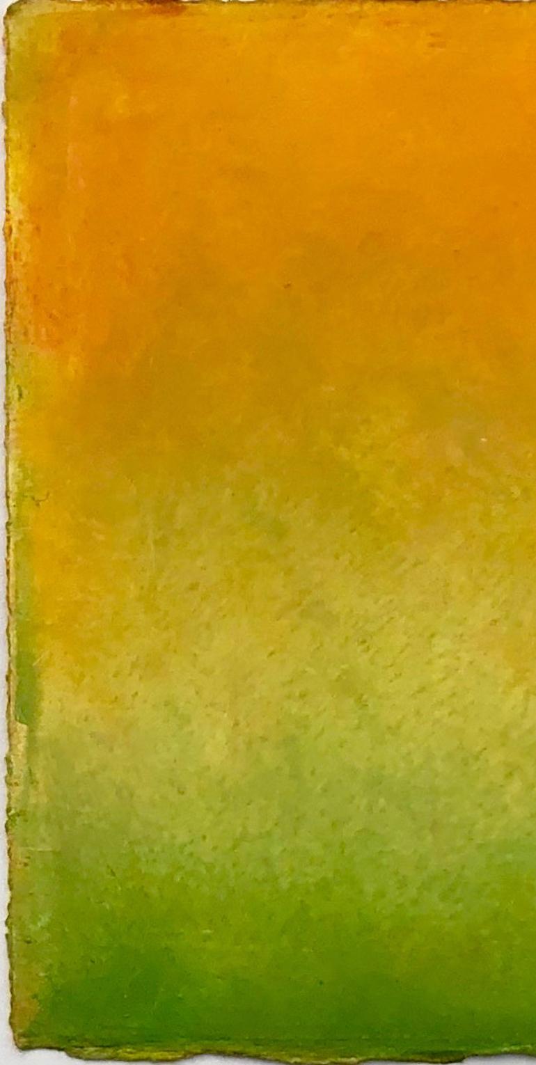 Nature morte Flamme 2, fruits pastel abstraits orange et verts, 2020 - Art de Daisy Craddock