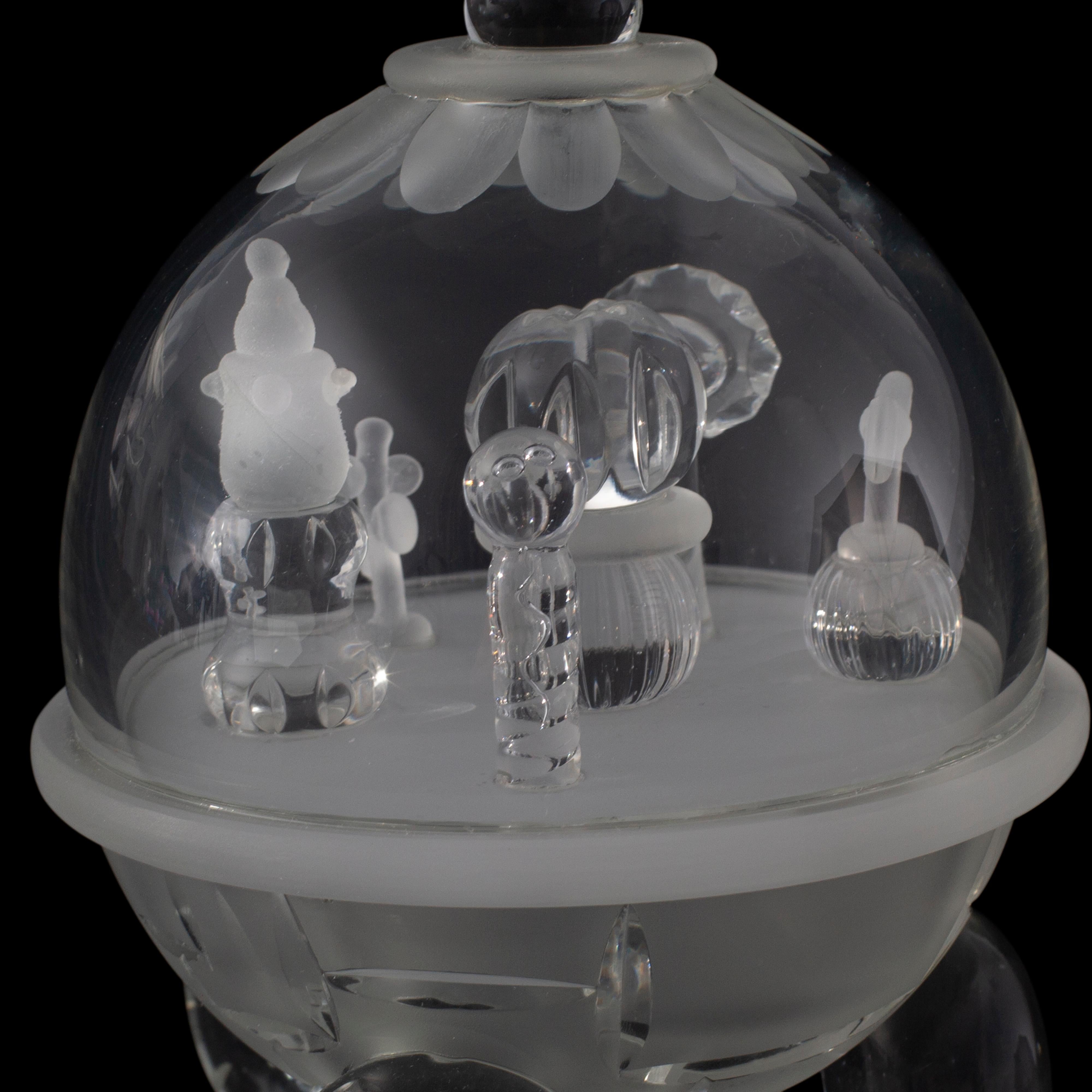 „Glaskugel mit Ringen“ mundgeblasene, geschnitzte und geätzte Glasskulptur (Schwarz), Figurative Sculpture, von Kazumi Ohno