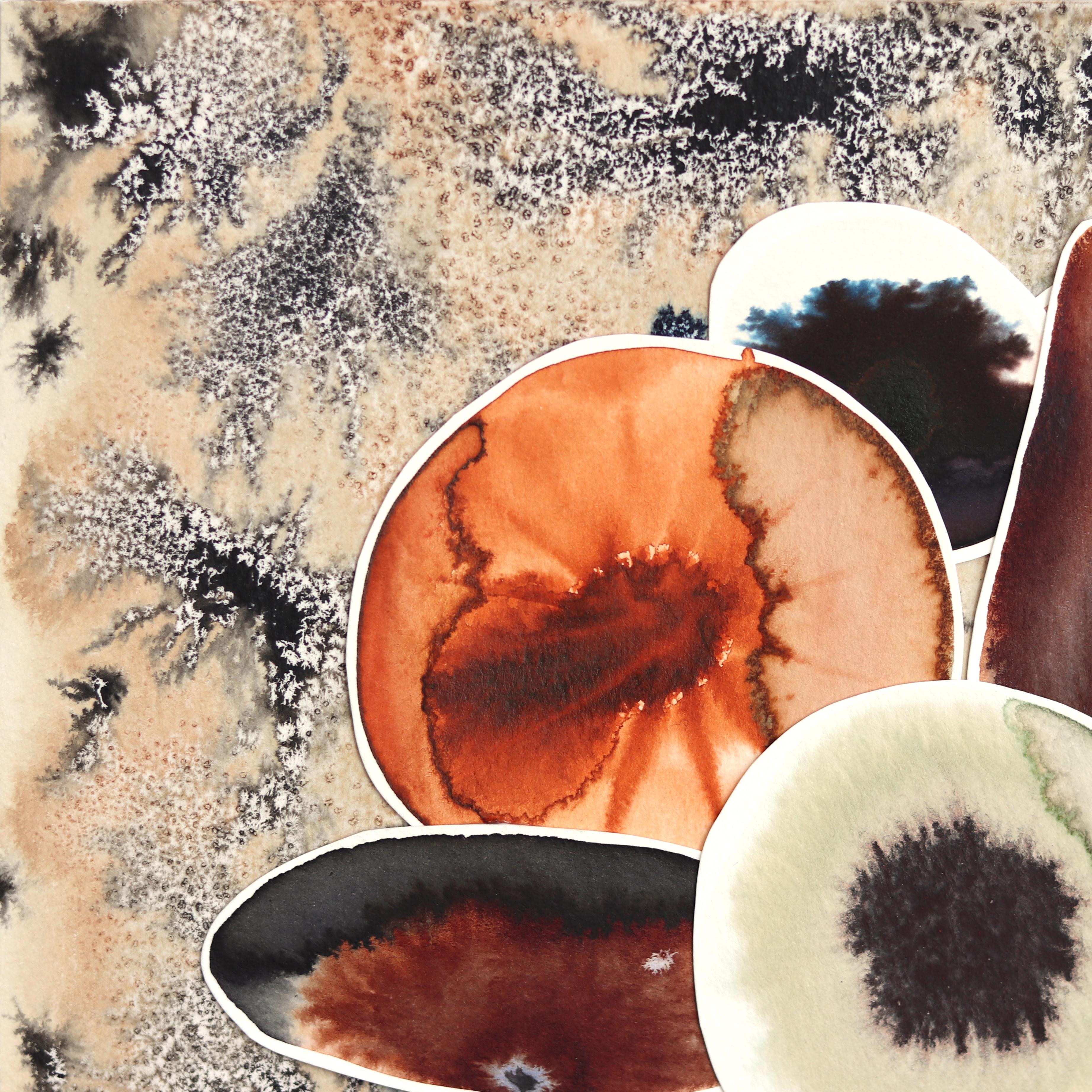 Fiori in un vaso a strisce marroni - Pittura a tecnica mista botanica astratta su carta - Art di Krisanne Souter