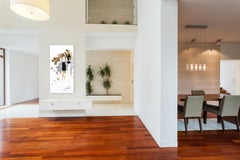 Mademoiselle On The 5th - Großes figuratives abstraktes Schwarz-Weiß-Gemälde in Schwarz und Weiß