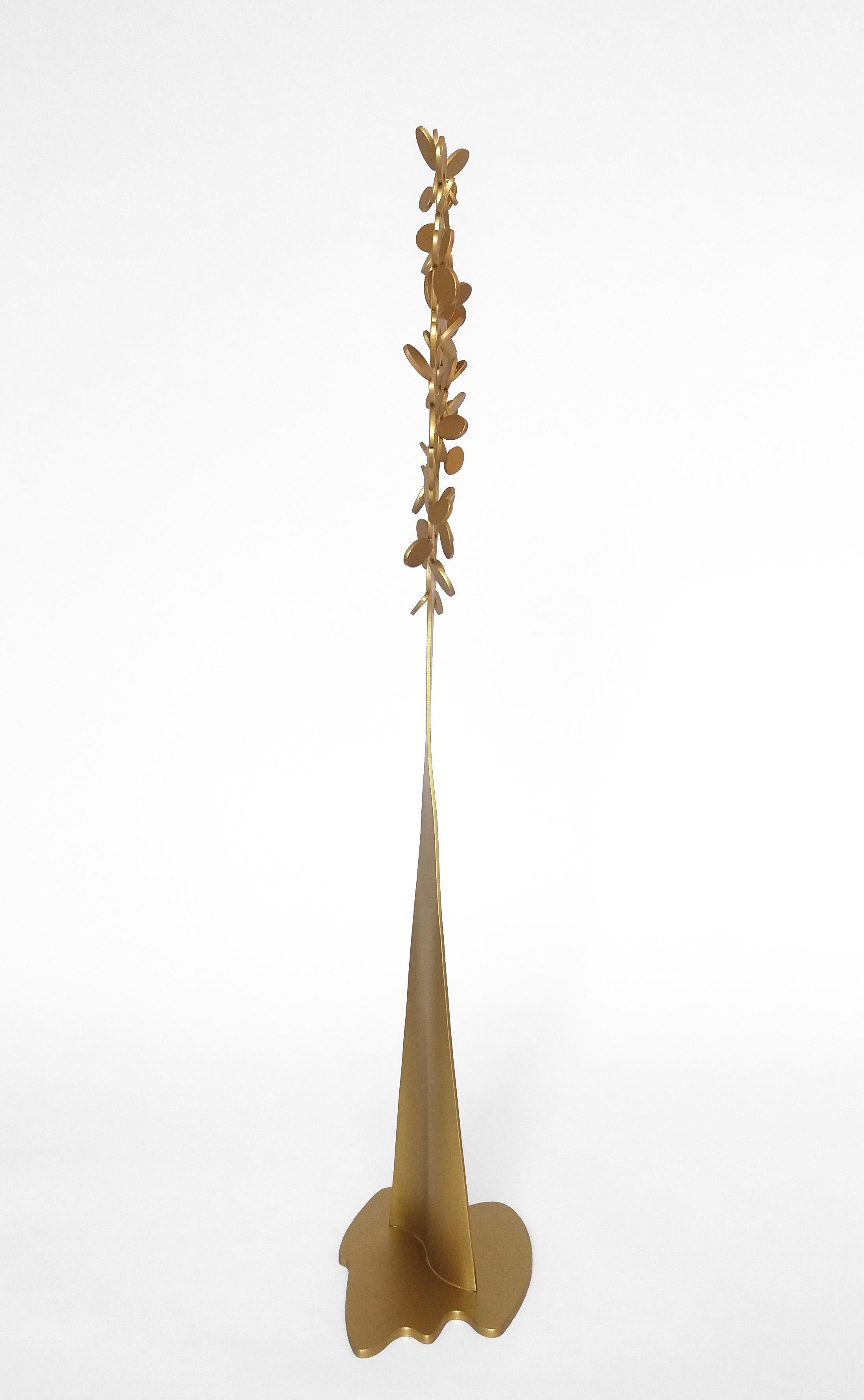 22 Zoll hohe Original Metall-Gold Minimalistische Baumskulptur „Urapan Fraxinus“ aus Metall  (Grau), Still-Life Sculpture, von Patricia Corredor