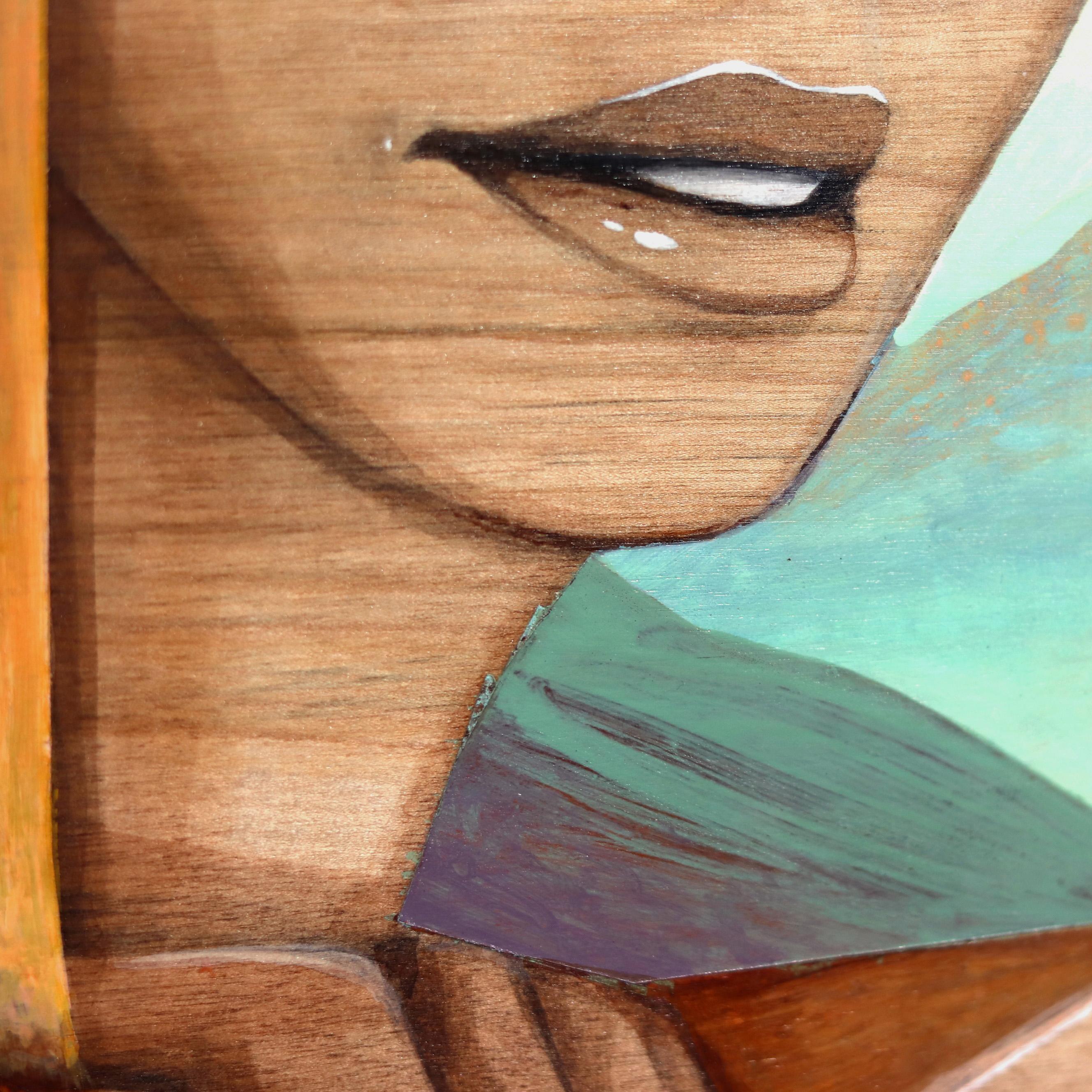 Eddy Lees figurative, surrealistische Porträtbilder auf belichtetem Holz zeigen gefühlsbetonte Sirenen, die ein Gefühl von Geheimnis und Verführungskraft hervorrufen. Seine originellen Kunstwerke kombinieren geometrische Elemente mit unschuldigen