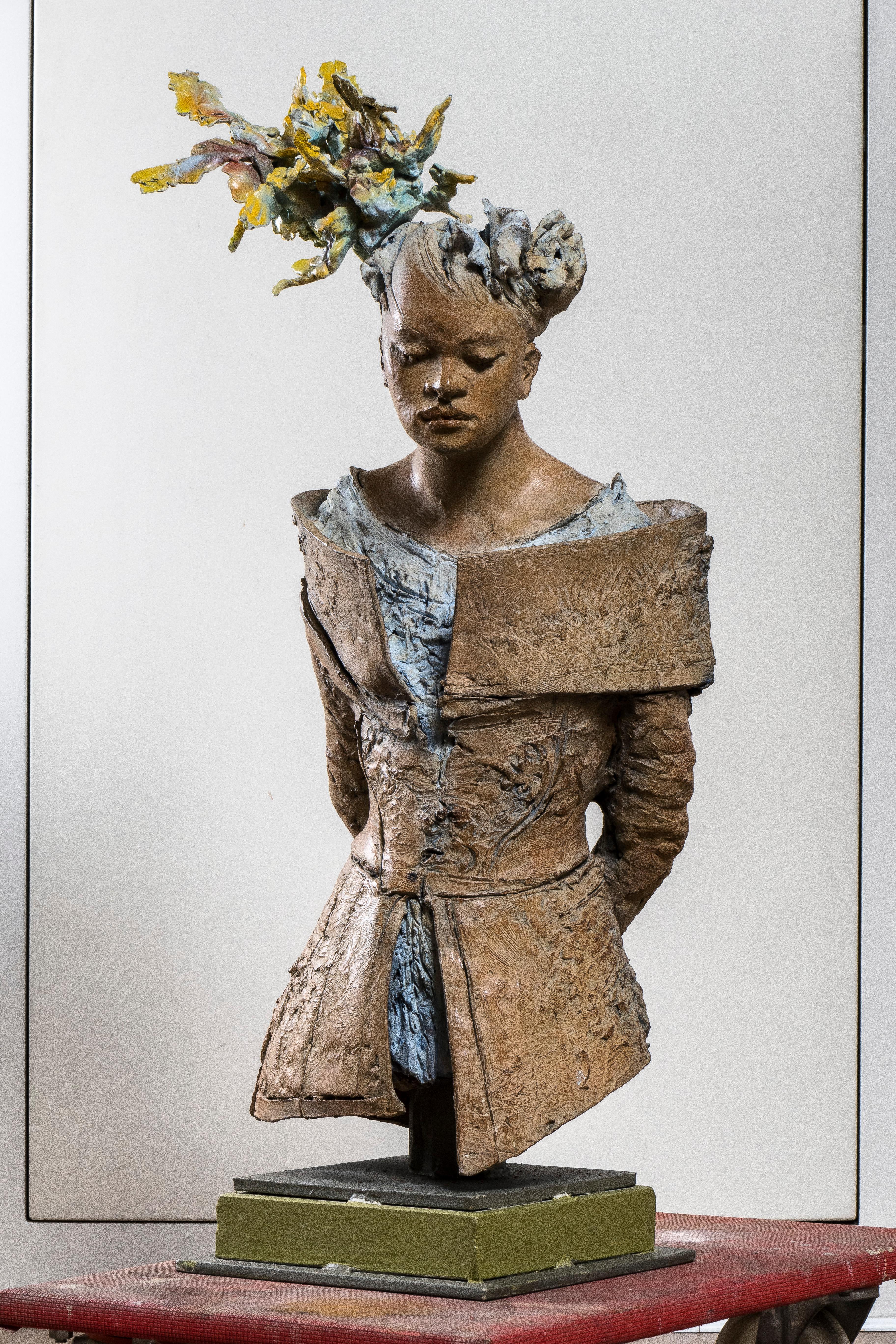 Young Lady portrait bronze sculpture  - Italian contemporary outdoor realist - Sculpture by Ugo Riva