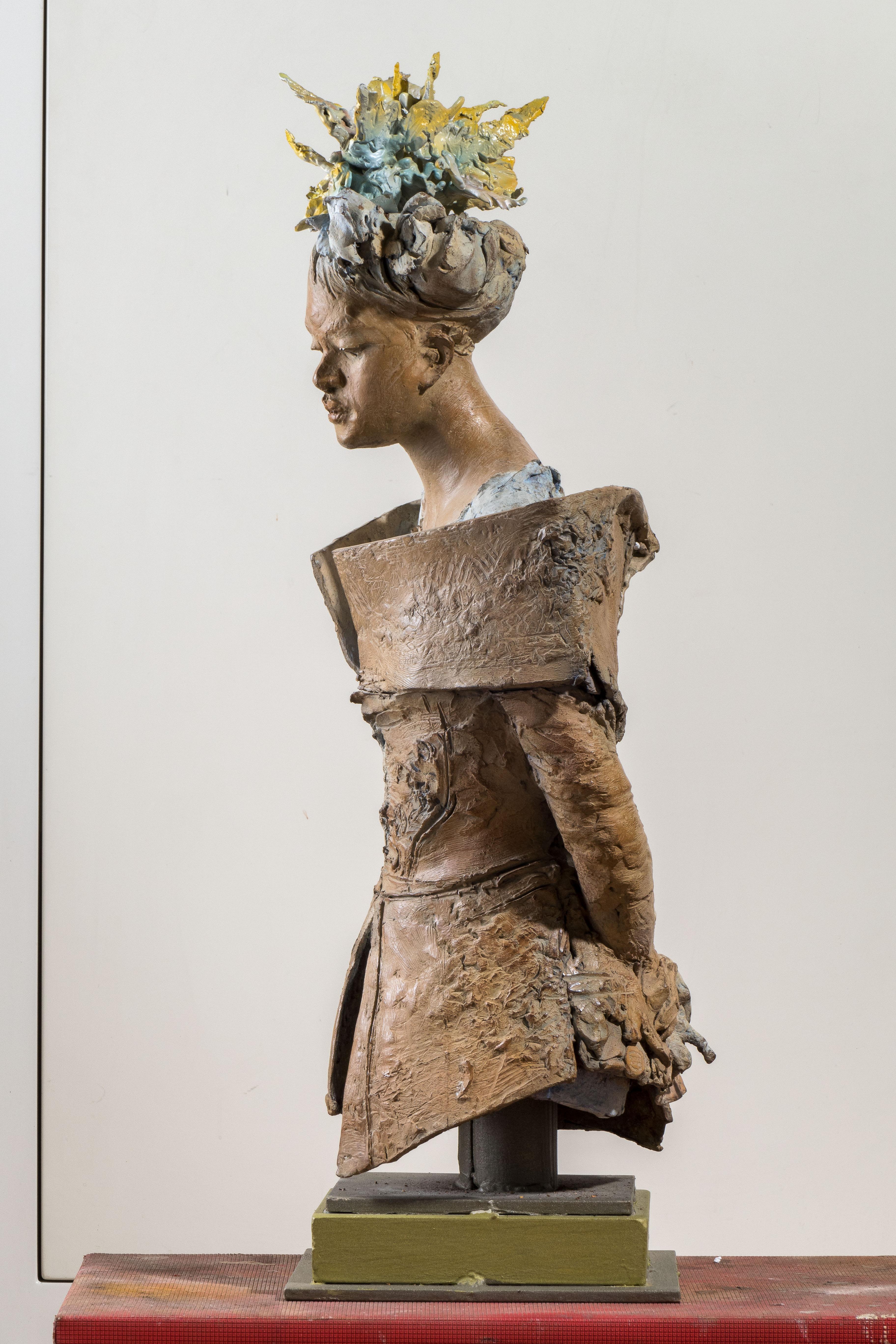 Young Lady portrait bronze sculpture  - Italian contemporary outdoor realist - Realist Sculpture by Ugo Riva