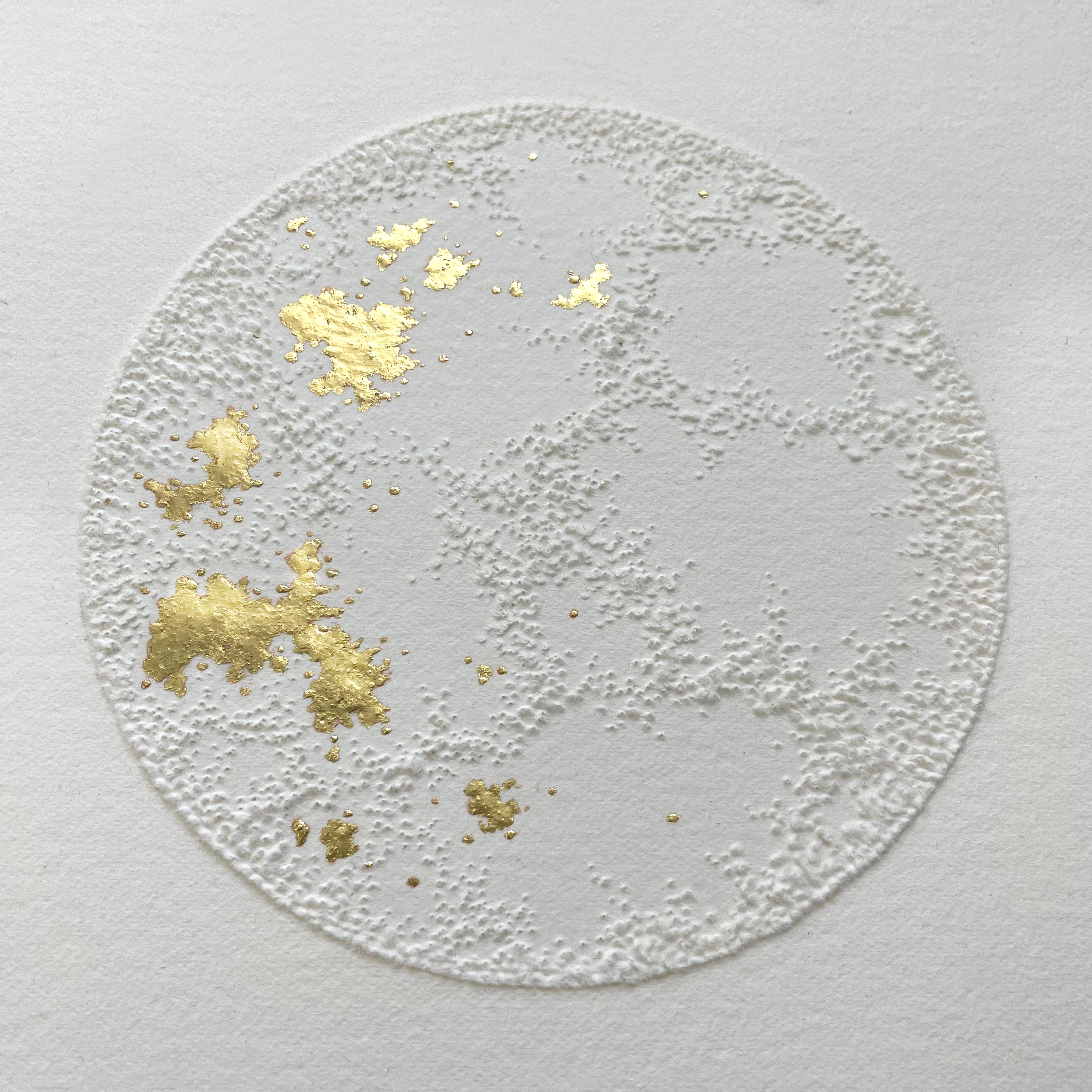 Moon 1 - white 3D abstract circle with gold leaves and pulled paper fiber - Gold Abstract Drawing by Antonin Anzil