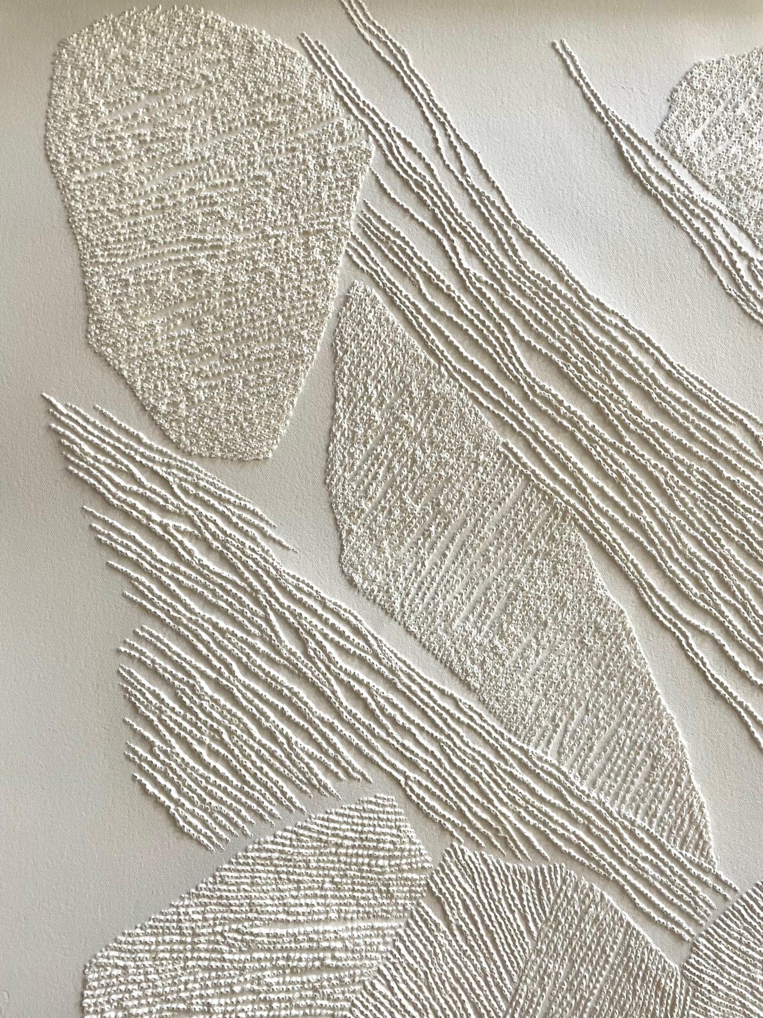 #1-beige 3D-Abstrakte vertikale Luftbildzeichnung mit gezogenen Papierfasern – Art von Antonin Anzil