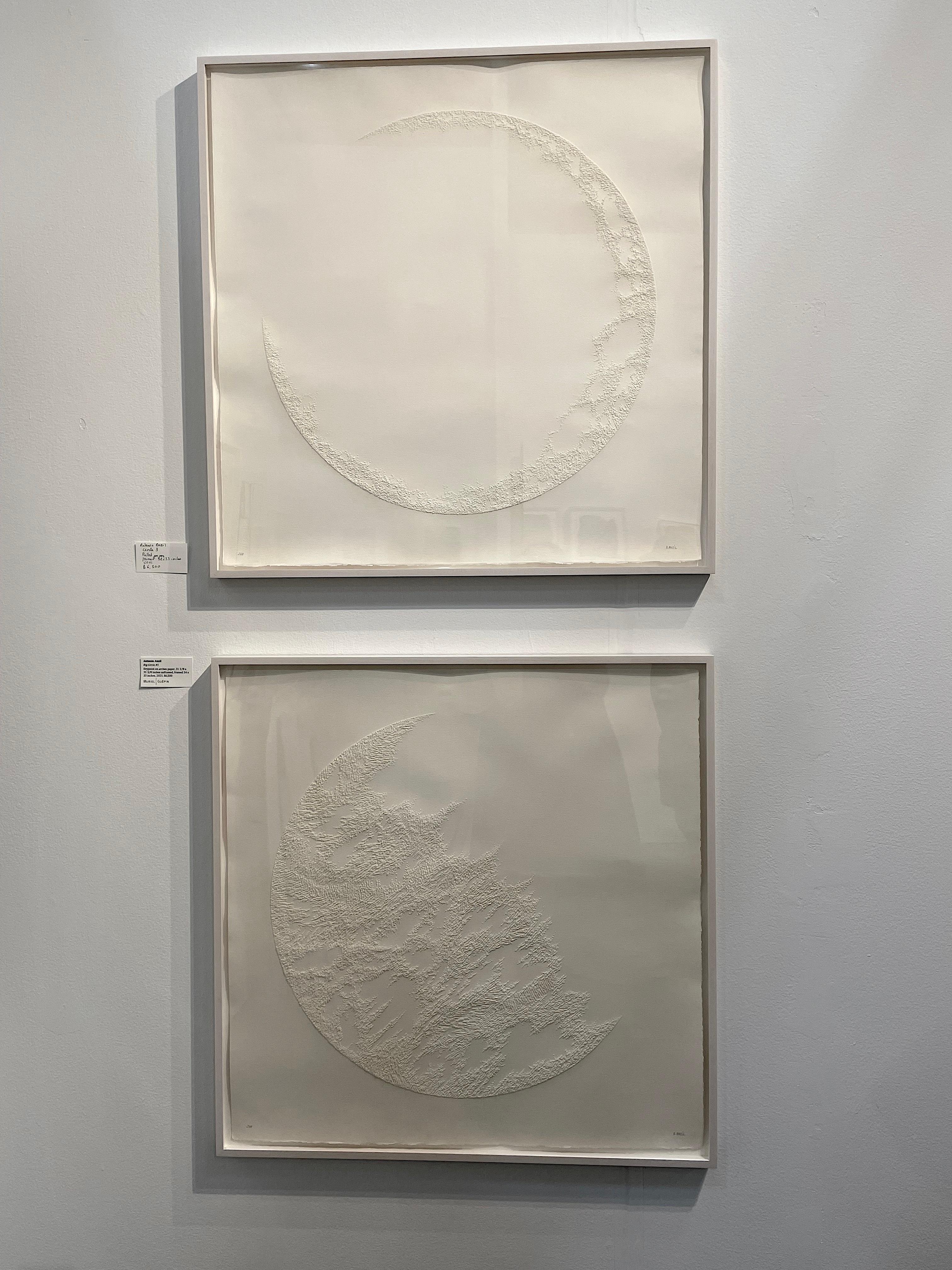 Mond 1 – aufwändige weiße 3D-Abstrakte geometrische Kreis-Zeichnung ausgezogenem Papier  (Geometrische Abstraktion), Art, von Antonin Anzil