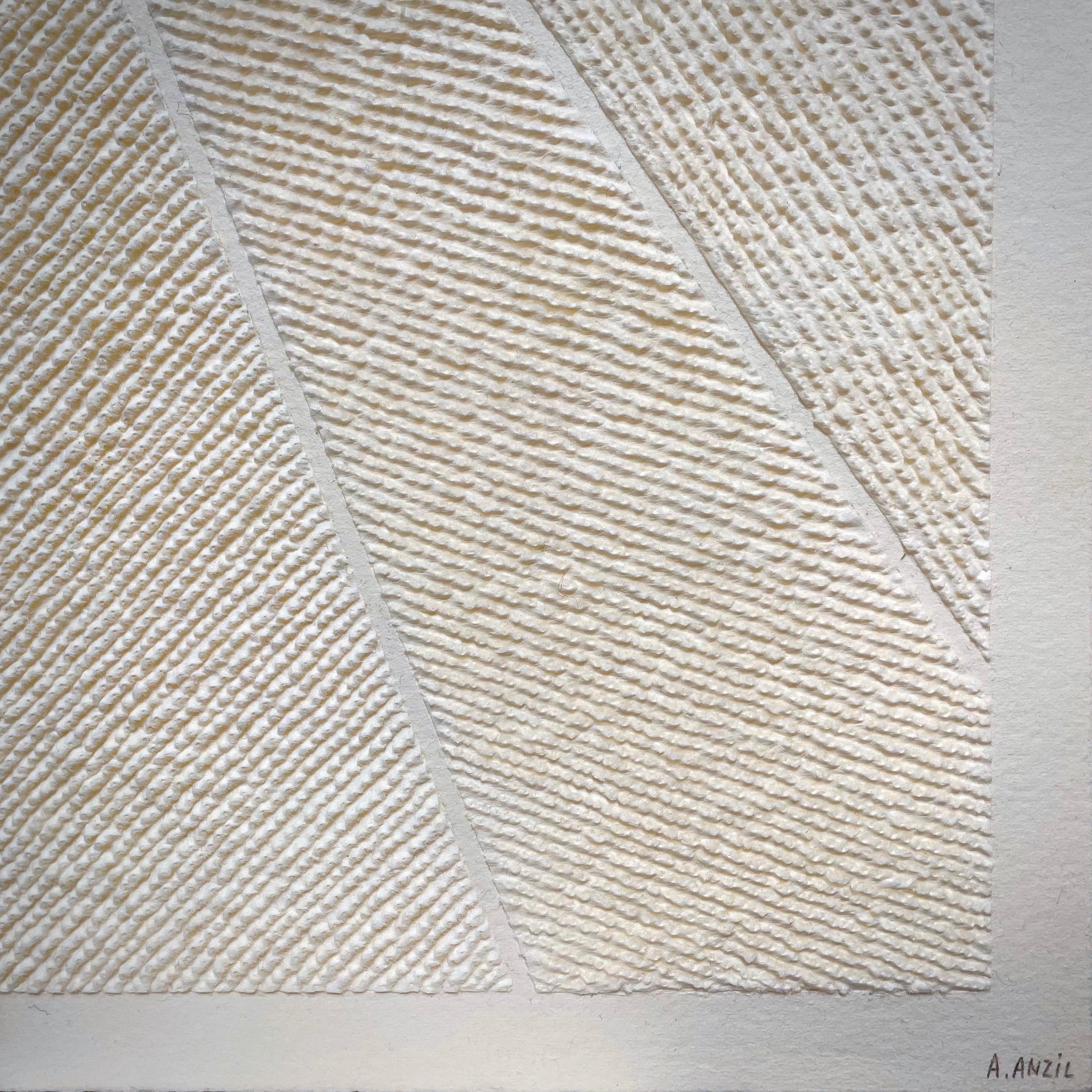 Finesse and delicateness are what best characterize Antonin Anzil’s artistic practice. Using a sharp tool to carefully pull the fiber of the paper from the front, the artist gives birth to three-dimensional relief that make abstract forms and
