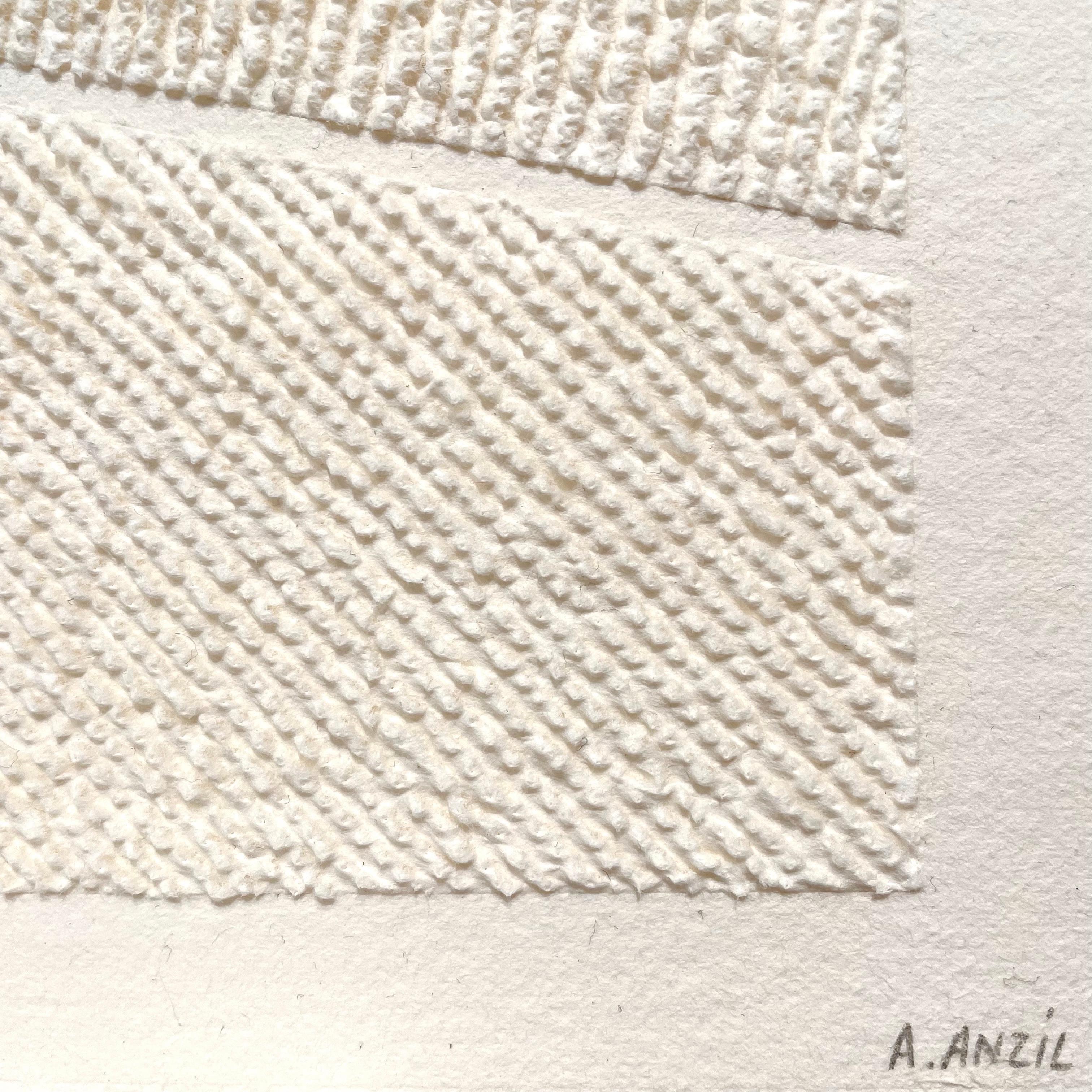 Finesse and delicateness are what best characterize Antonin Anzil’s artistic practice. Using a sharp tool to carefully pull the fiber of the paper from the front, the artist gives birth to three-dimensional relief that make abstract forms and