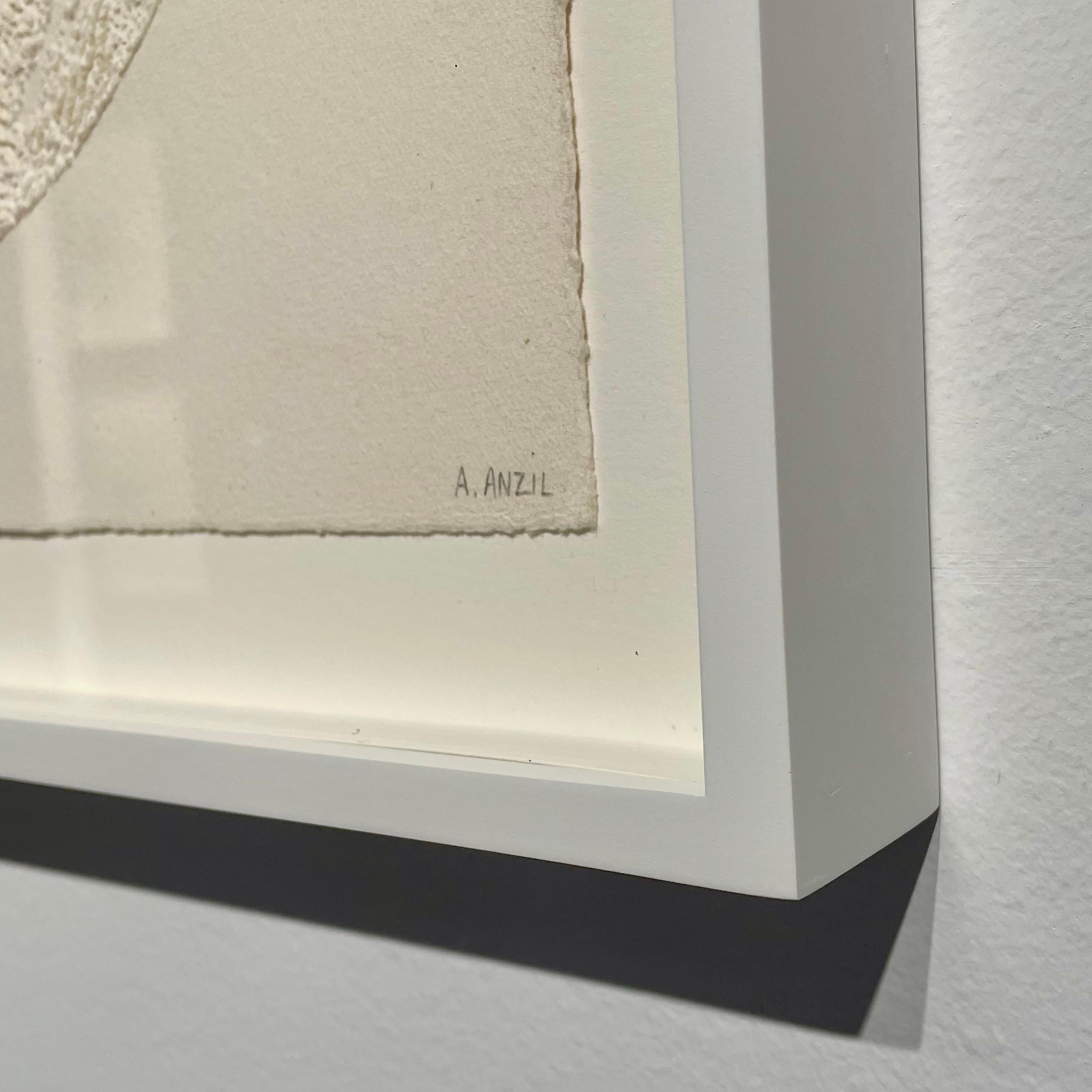 Luna 3- intricato bianco beige 3D astratto geometrico cerchio tirato disegno di carta - Sculpture di Antonin Anzil