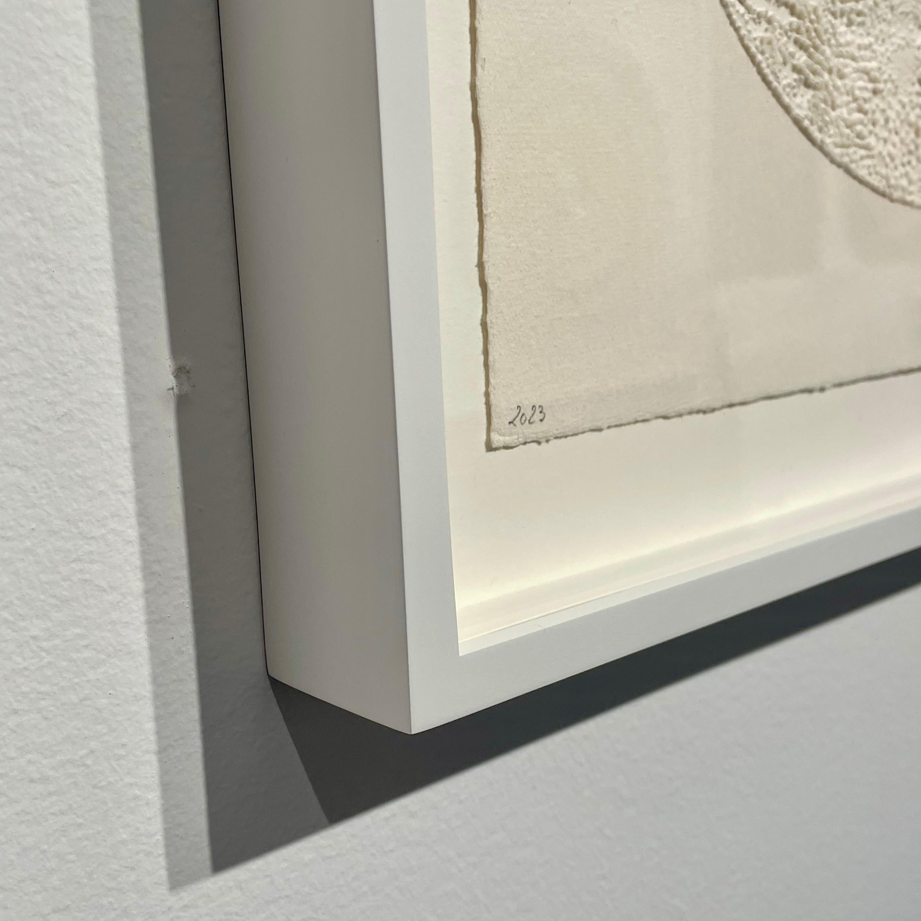 Luna 3- intricato bianco beige 3D astratto geometrico cerchio tirato disegno di carta - Sculpture Astrattismo geometrico di Antonin Anzil