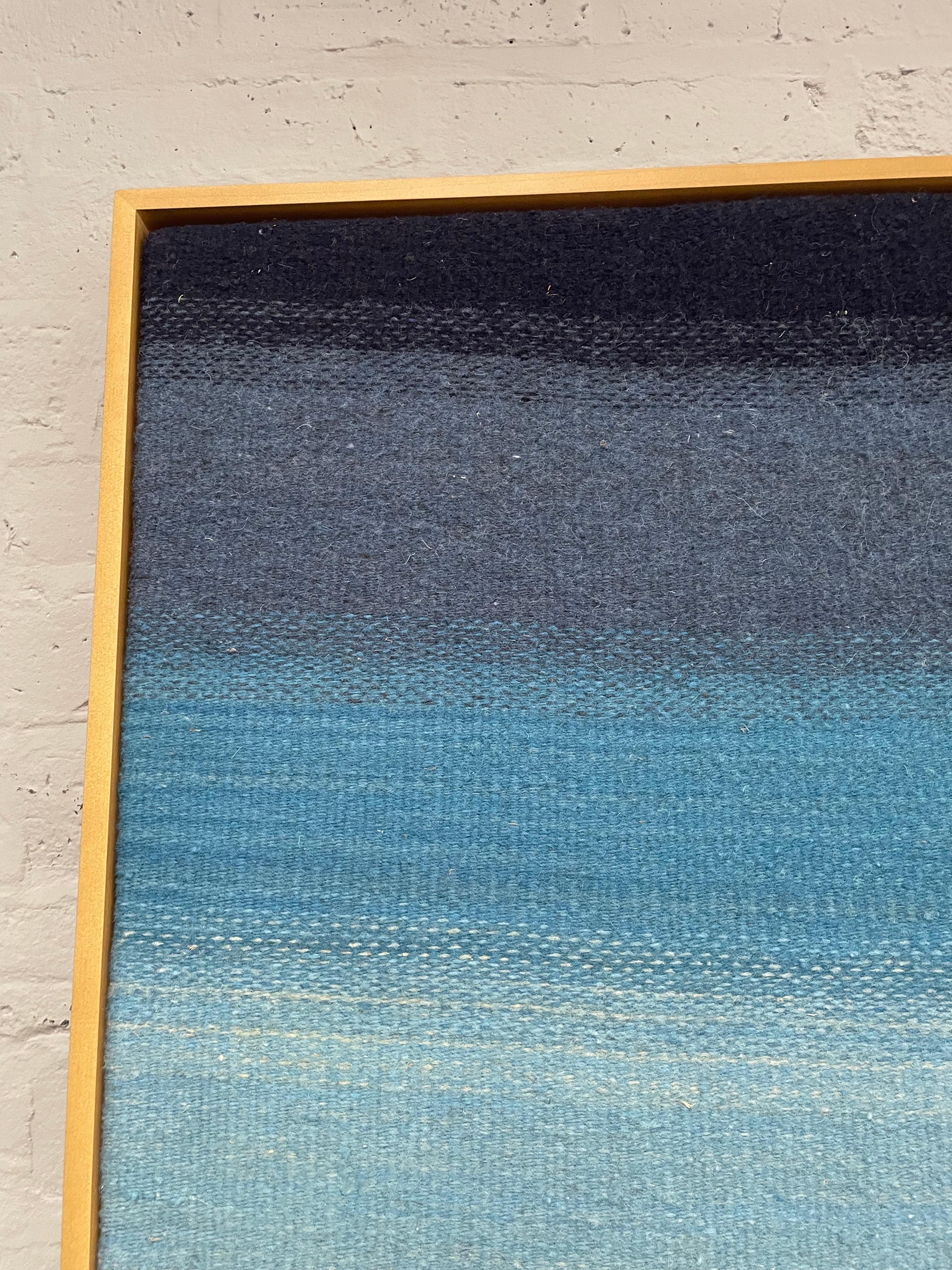 Alma Prism steht an der Schnittstelle zwischen Kunst und Ethik und entwirft geometrische Abstraktionsdesigns, die ebenso verantwortungsvoll wie schön sind. Durch unsere Collaboration mit erfahrenen Kunsthandwerkern erwecken wir einzigartige