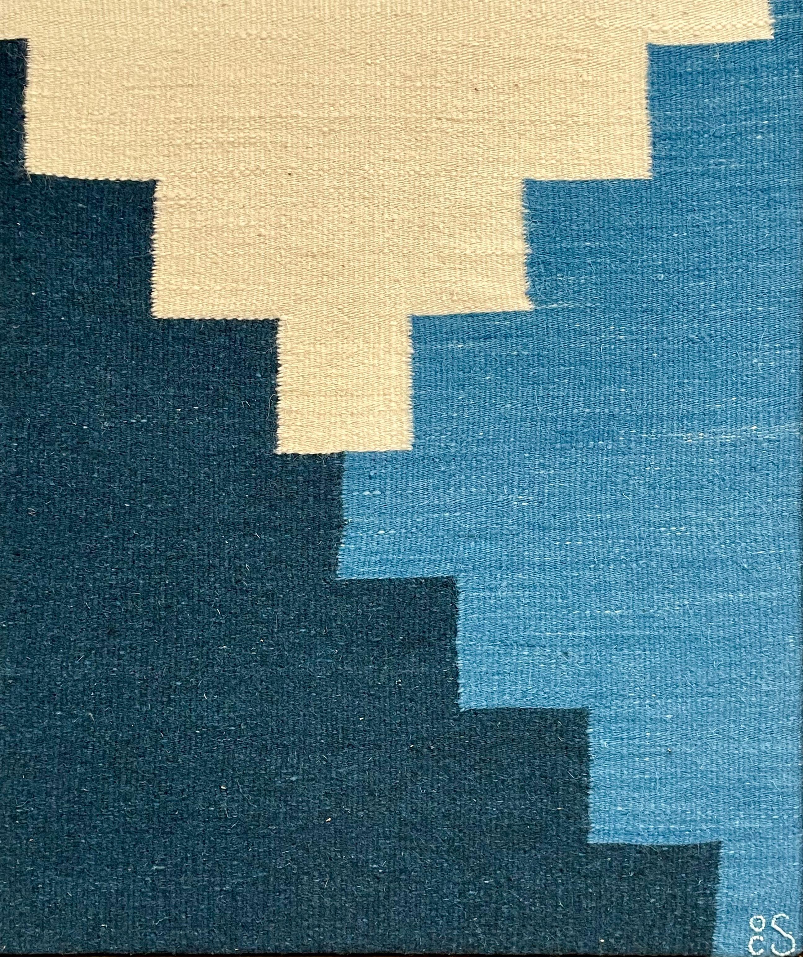 Crossing Path - tessuto astratto geometrico in lana beige e blu con cornice