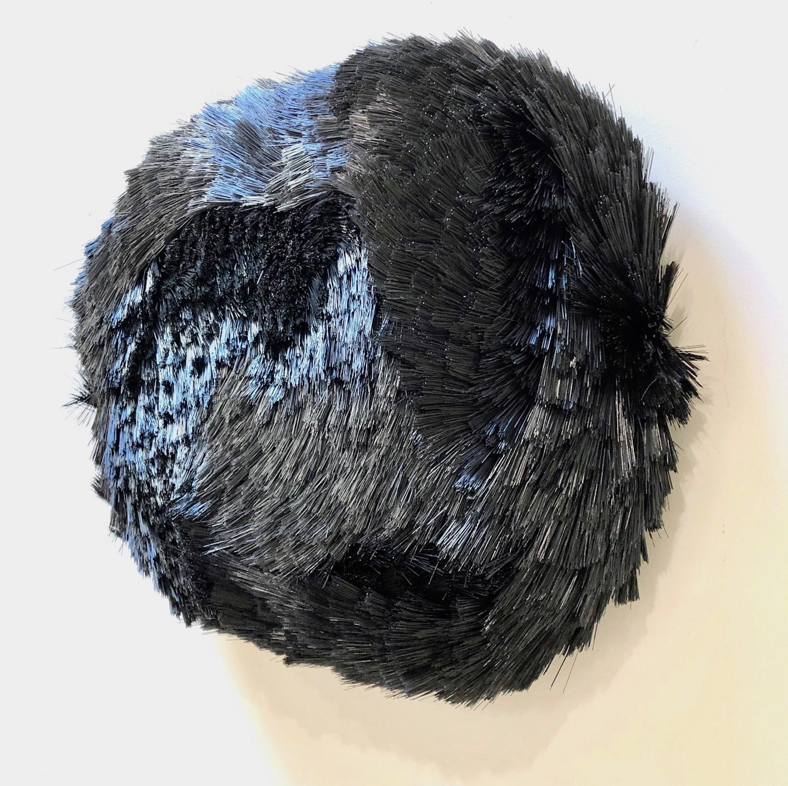 Swept 1- black 3D organic feel contemporary abstract mural sculpture - Sculpture de Erin Vincent