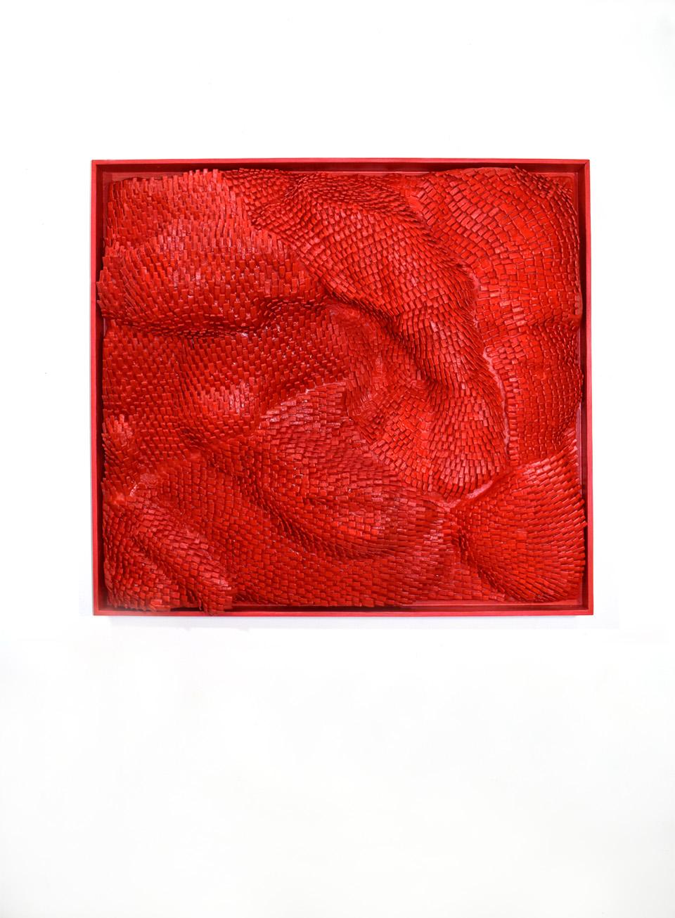 Feuerrot 3D organisches Gefühl zeitgenössische abstrakte Wandskulptur in FOAM – Mixed Media Art von Erin Vincent