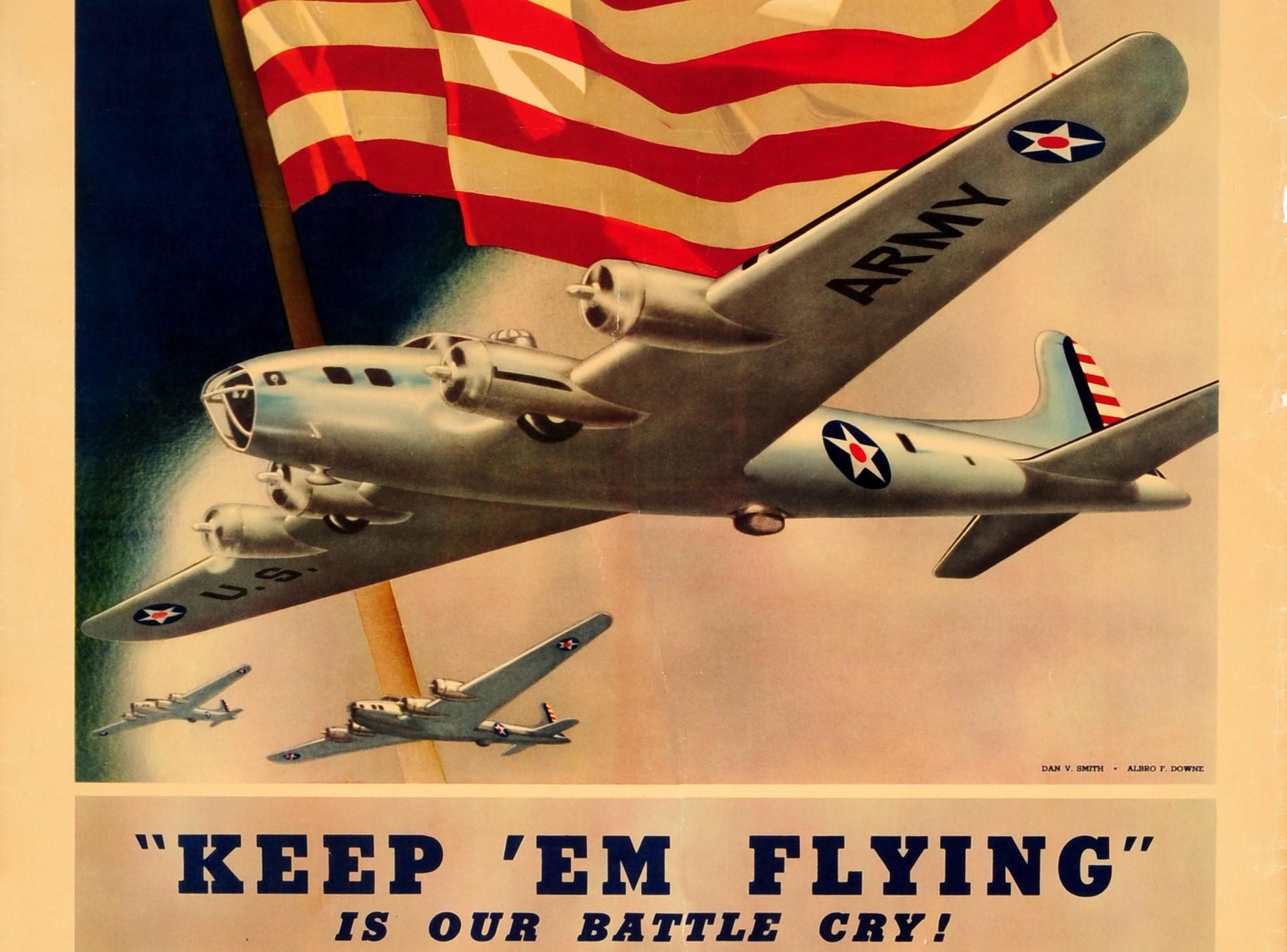 Affiche originale vintage de l'armée américaine de la Seconde Guerre mondiale - « Keep 'em Flying » - L'armée américaine de l'air - Orange Print par Dan V Smith and Albro F Downe