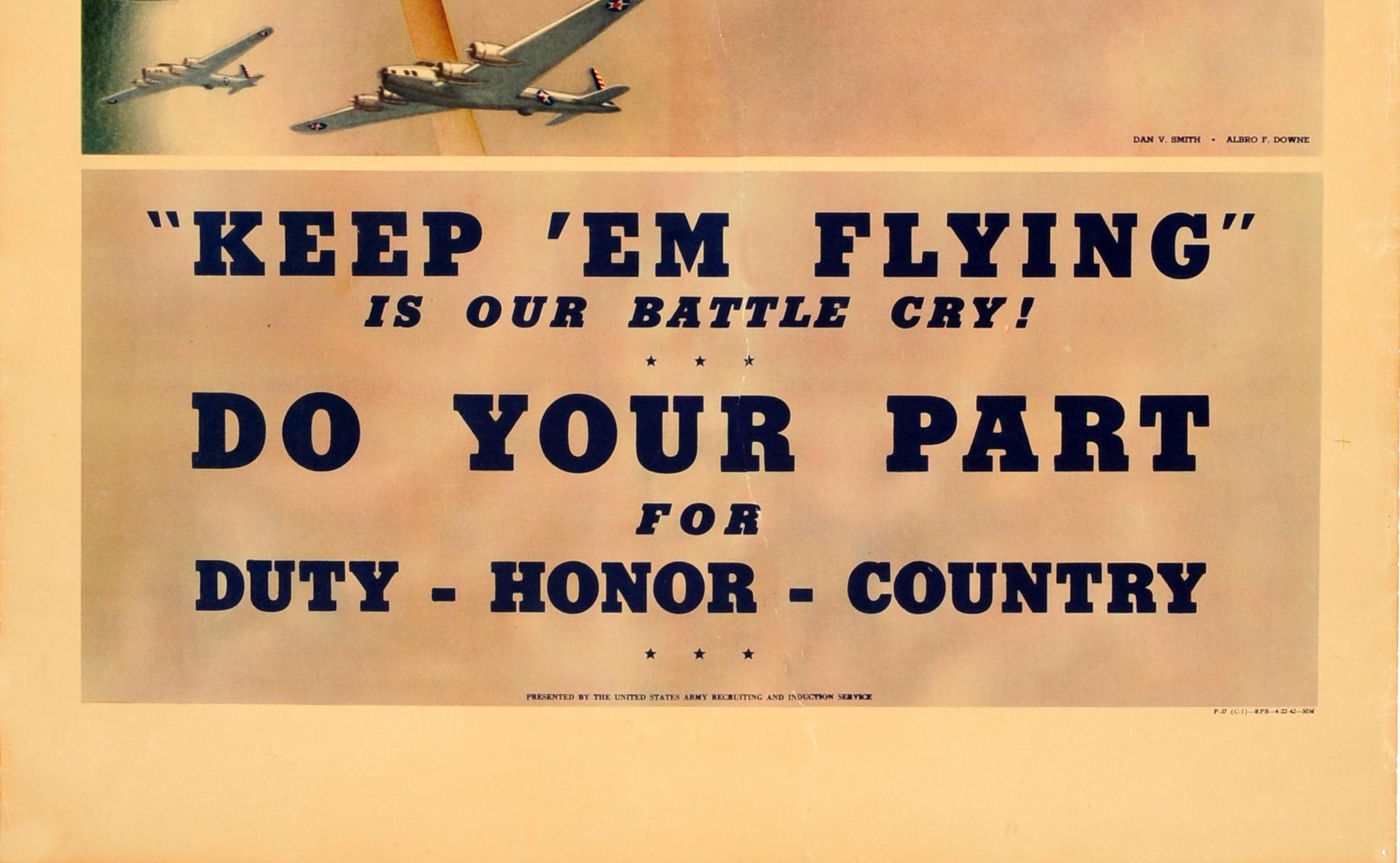 Affiche de propagande vintage originale de la Seconde Guerre mondiale - « Keep 'em Flying » est notre cri de bataille ! Dotez votre part pour votre devoir - Honor - Pays. Illustration dynamique d'avions de l'armée américaine de l'armée B-17 Flying