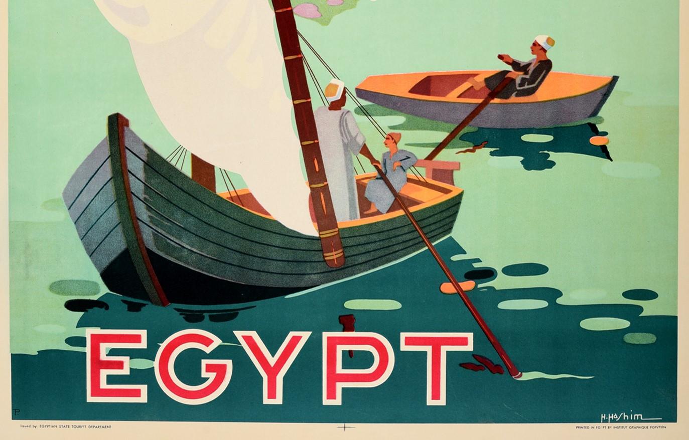 Original-Reiseplakat für Ägypten mit einer großartigen Illustration von traditionellen Segelbooten / Feluken und einem Mann in einem hölzernen Ruderboot auf dem Nil mit altägyptischen Ruinen von historischen Säulen und Fächerpalmen am Ufer im