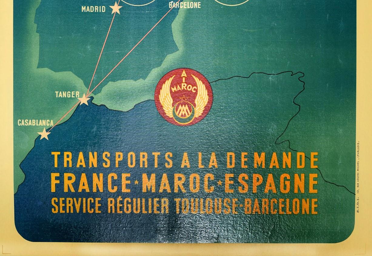 Original-Reiseplakat für Air Maroc. Großartiges Design mit einem stilisierten Bild eines Düsenflugzeugs, das auf den Betrachter zufliegt, mit Propellern an jedem Flügel und einer Streckenkarte im Hintergrund von Frankreich und Spanien in Europa und