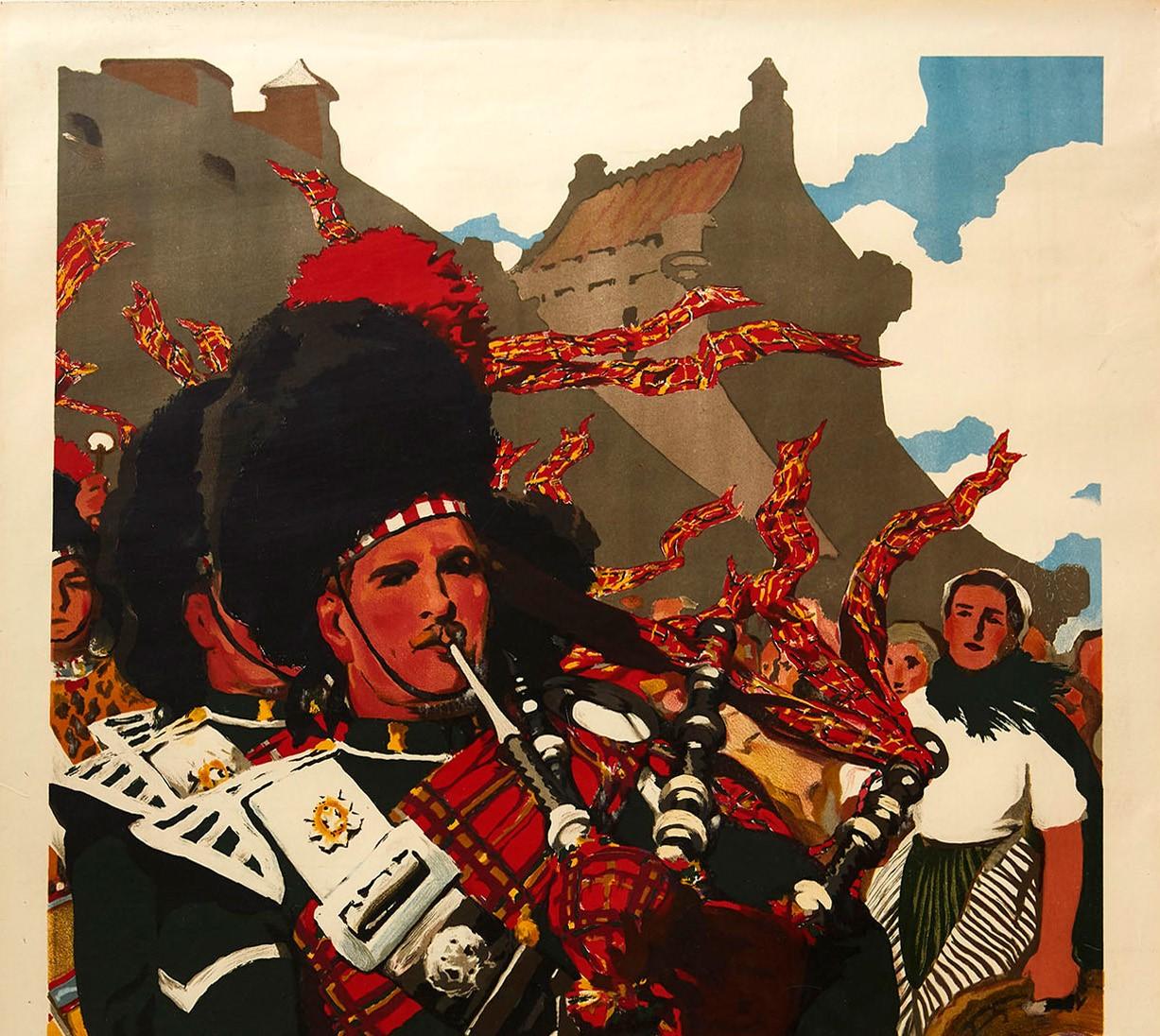 Affiche rétro originale, LNER LMS Railway, Cornemuses Noires, Écosse - Beige Print par Christopher Clark