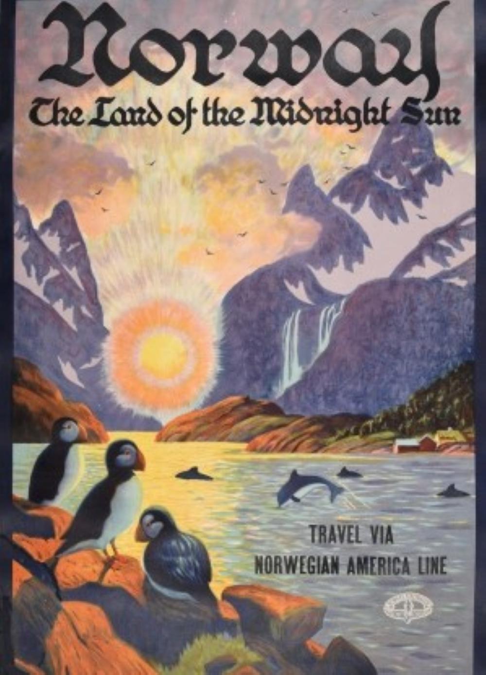 Cartel de viaje original de época para Norway The Land of the Midnight Sun Travel via Norwegian America Line con una impresionante ilustración de Benjamin Blessum (1877-1954) que representa una vista panorámica de un fiordo noruego con frailecillos