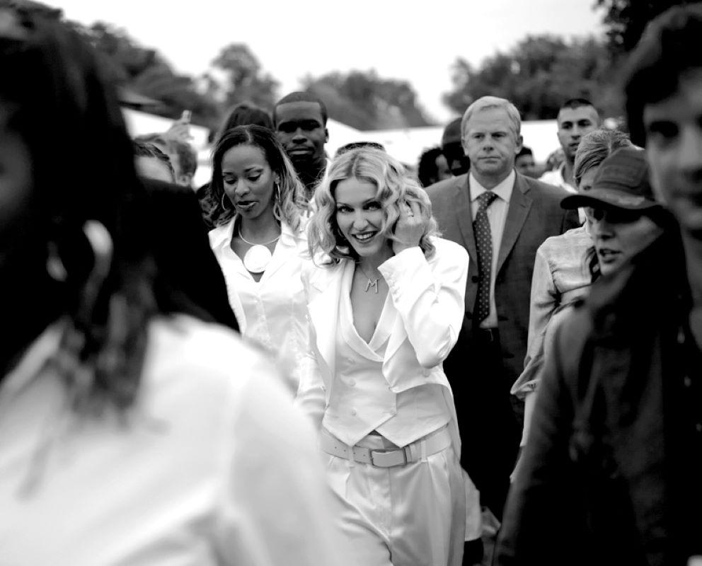 Kevin Westenberg Black and White Photograph – Madonna  - signierter Druck in limitierter Auflage (2005)