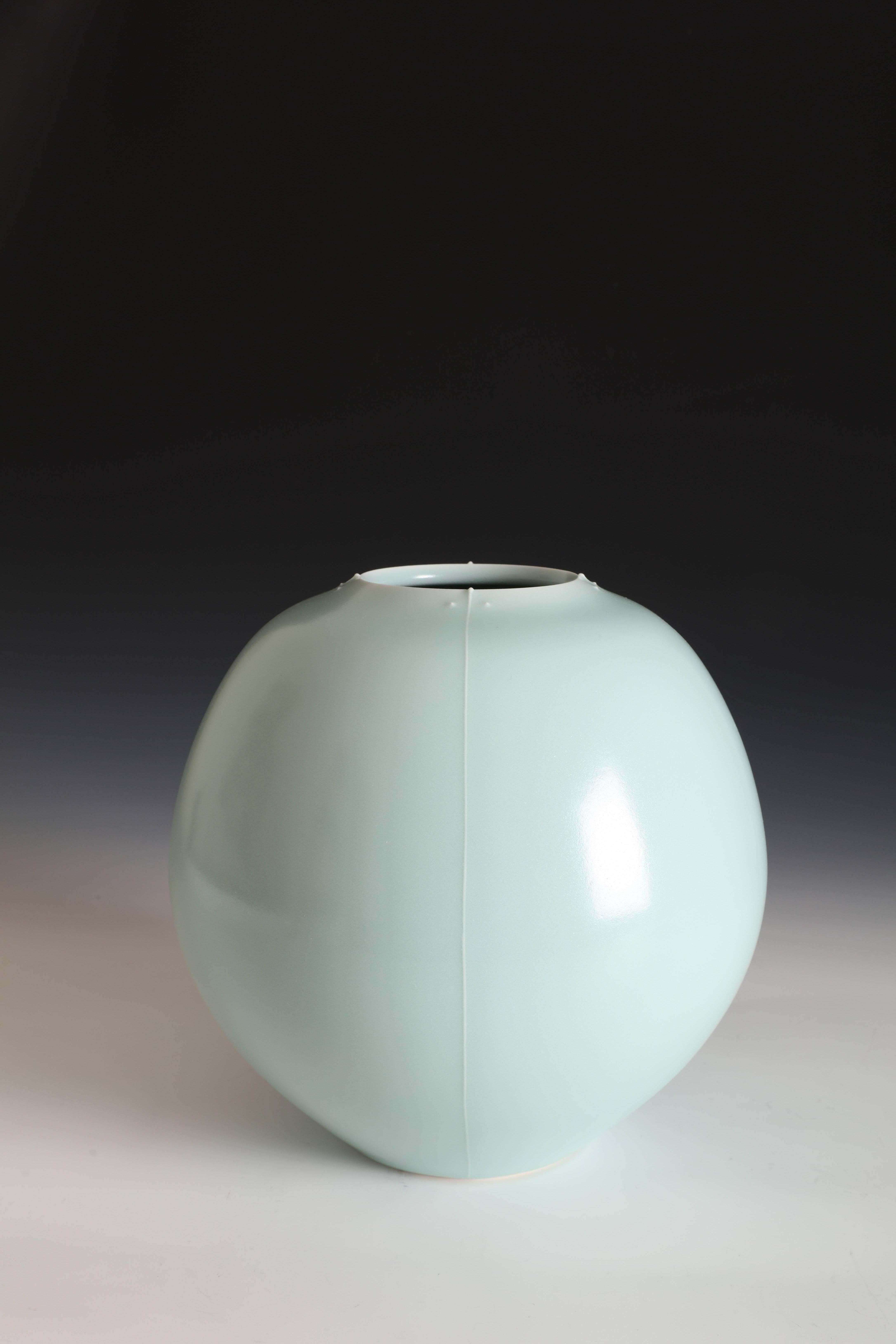 Sueharu Fukami Abstract Sculpture - Round Vase