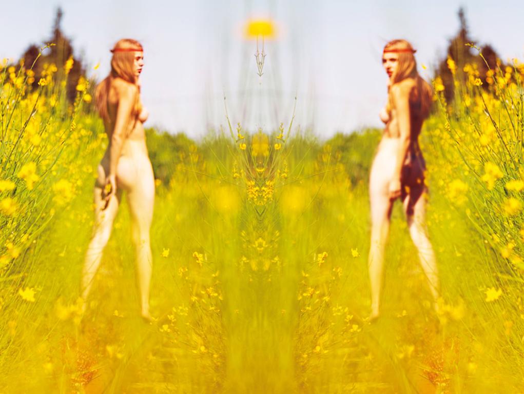 Koray Erkaya Nude Photograph – Self Touches #07. Fashion nude limitierte Auflage Farbfotografie.