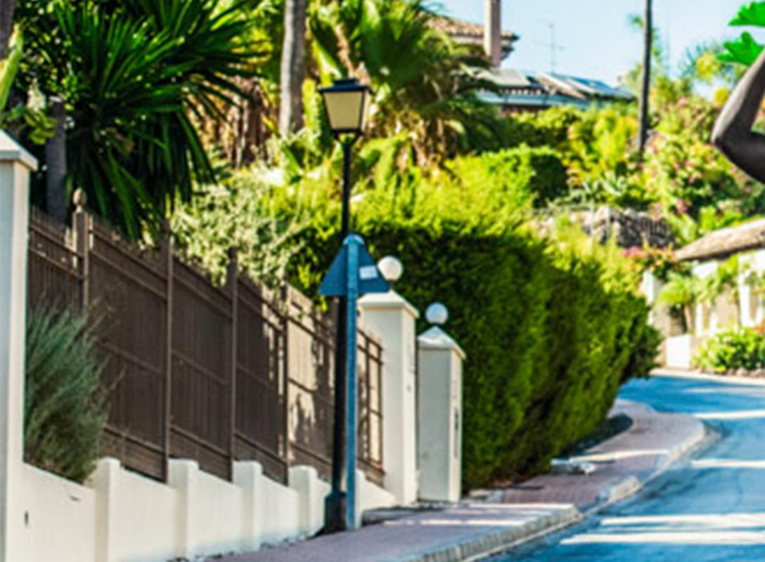 Marbella de la série emblématique, grande taille - Photograph de Mikael Kenta