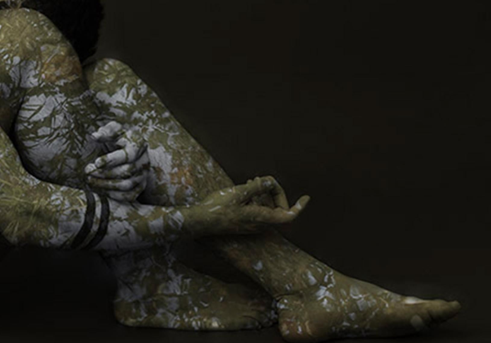 Ohne Titel, Labyrinth-Serie. Nackt. Farbfotografie in limitierter Auflage (Schwarz), Color Photograph, von Salvatore Arnone