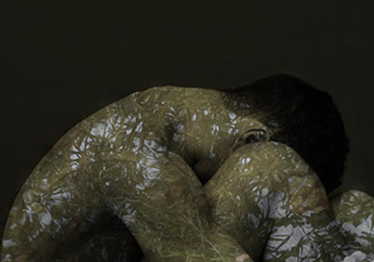 Ohne Titel, Labyrinth-Serie. Nackt. Farbfotografie in limitierter Auflage – Photograph von Salvatore Arnone
