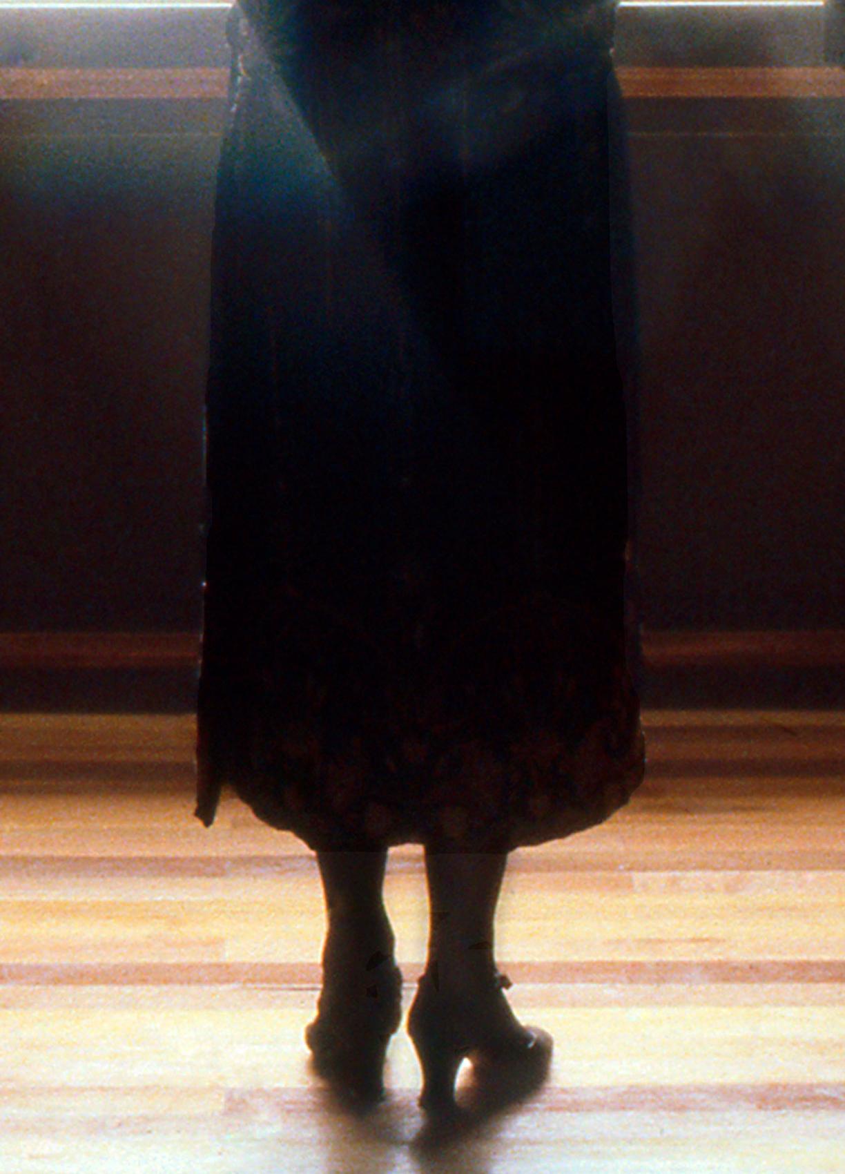 Beleuchtungsfenster hinten.   (Schwarz), Color Photograph, von Dora Franco