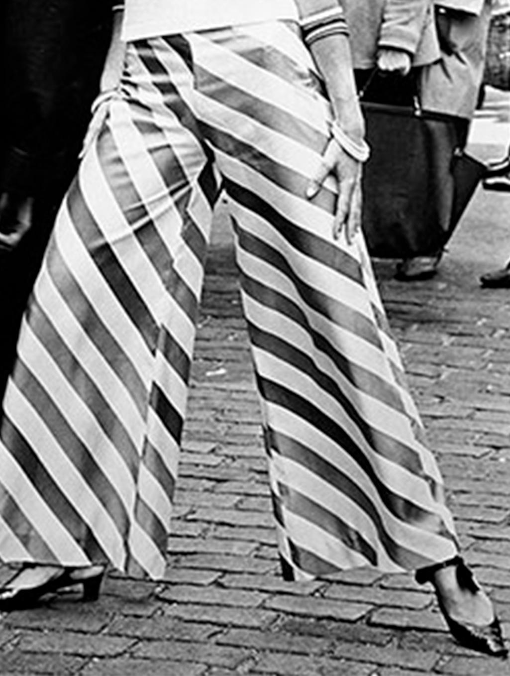 Rue Mouffetard. Black and White Photograph. Fashion in Paris For Sale 3
