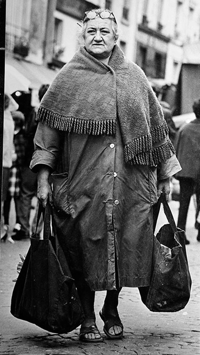 Uwe Ommer Figurative Photograph - Rue Mouffetard, Paris. Black and White Photograph . Portrait.