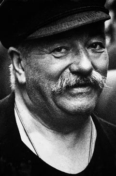 Rue Mouffetard. Paris. Portrait, photographie en noir et blanc.