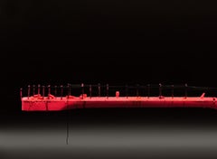 Ici, je suis à nouveau. Photographie en couleur d'une sculpture de corps de guitare assemblée