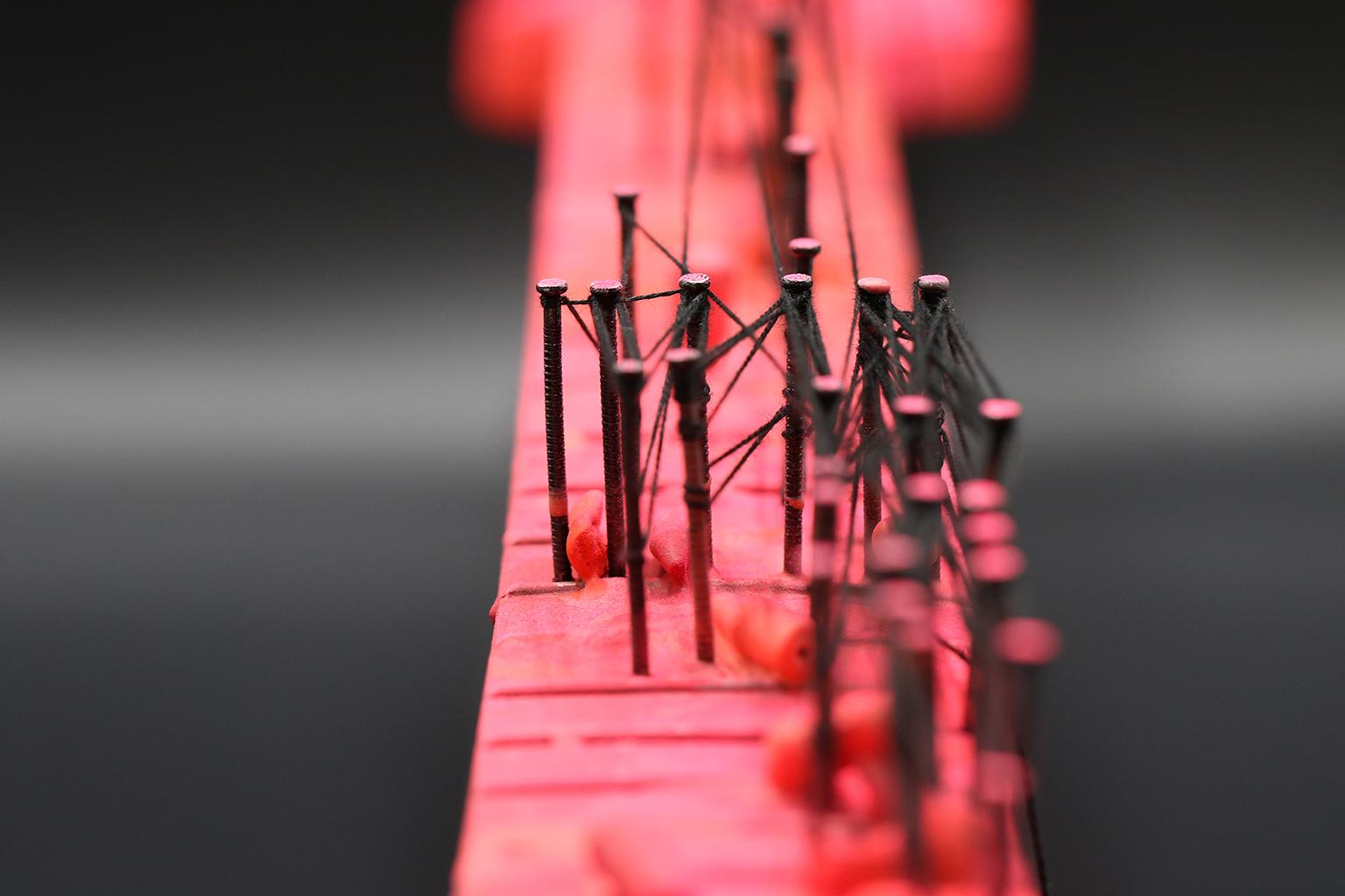 Still-Life Photograph de Kevin Krag - Te quiero otra vez. Fotografía en color de un cuerpo de guitarra ensamblado Escultura
