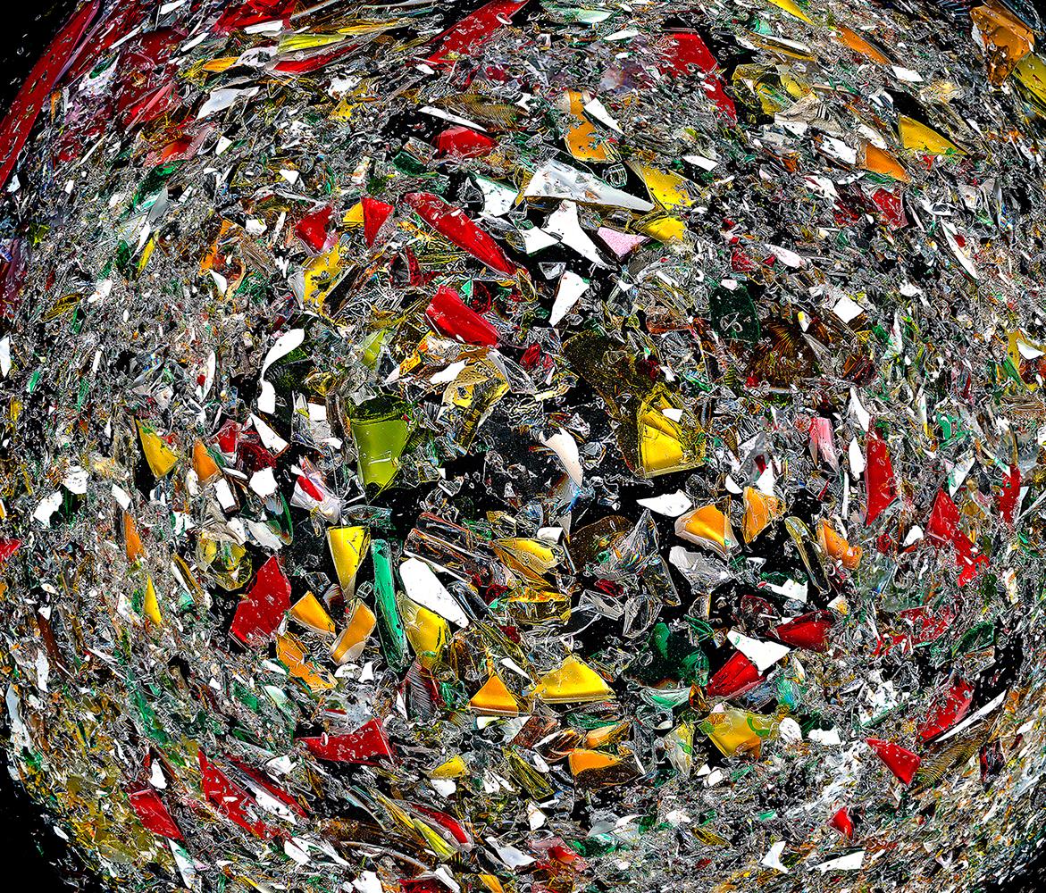 El Planeta Roto. Fotografía collage digital abstracta en color - Photograph Moderno de Zoltan Gerliczki