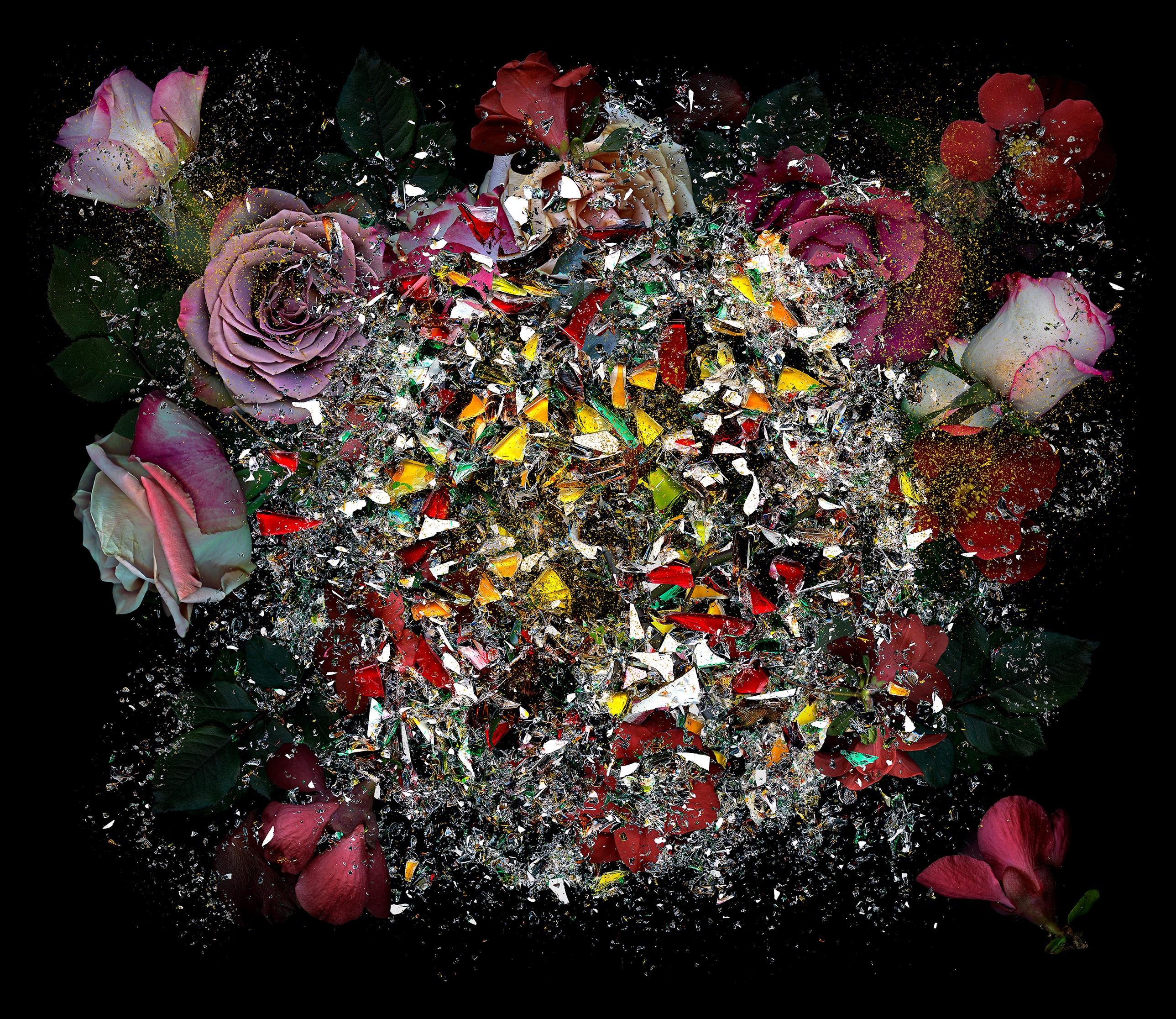 Zoltan Gerliczki Color Photograph – Verbrochene Berühmtheit #7. Abstrakt und Blumen  Digitale Farbcollage-Fotografie