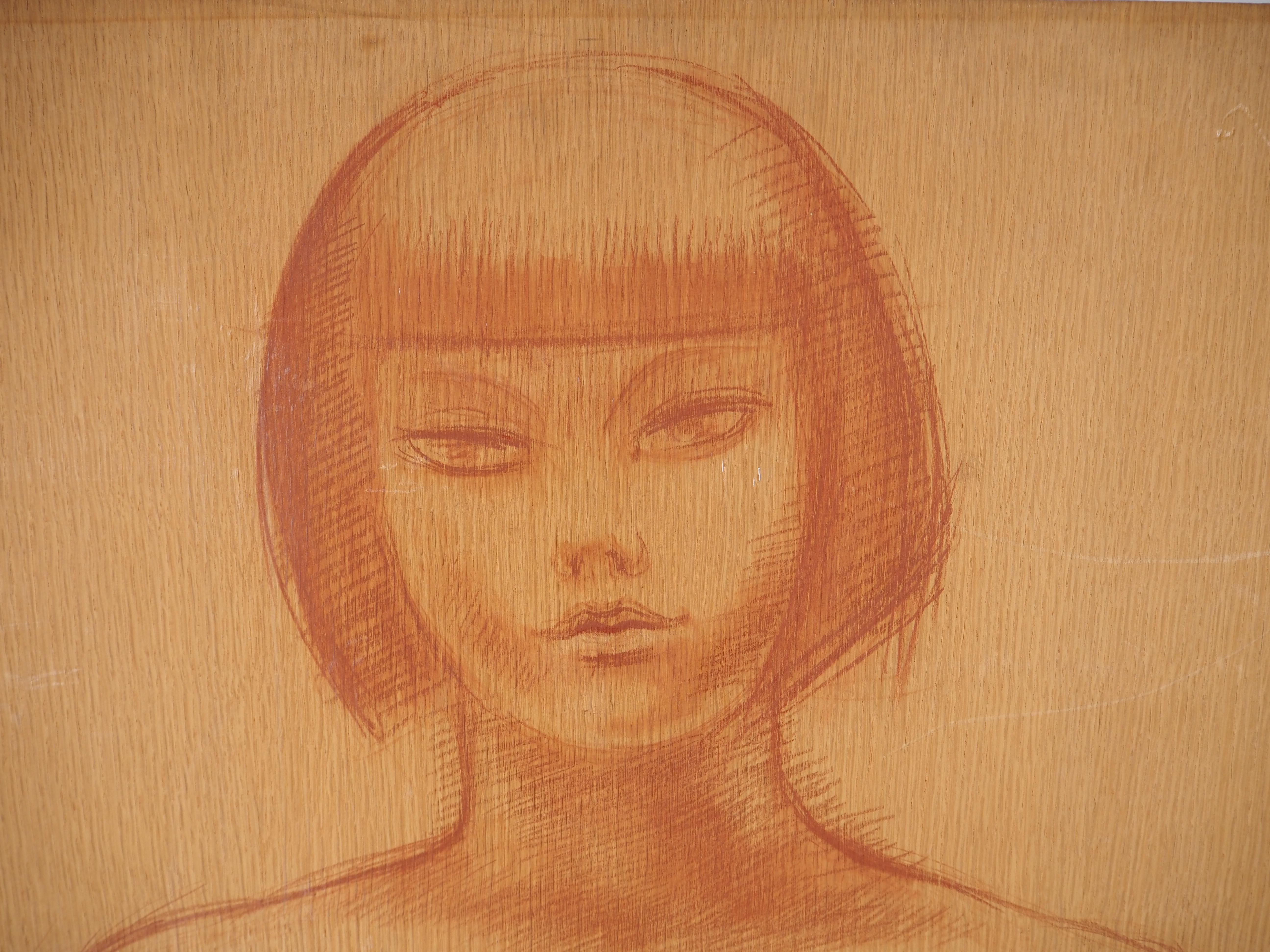 Standender Akt – Original handsigniertes, hohes Gemälde auf Tafel (Braun), Nude, von Antoniucci Volti