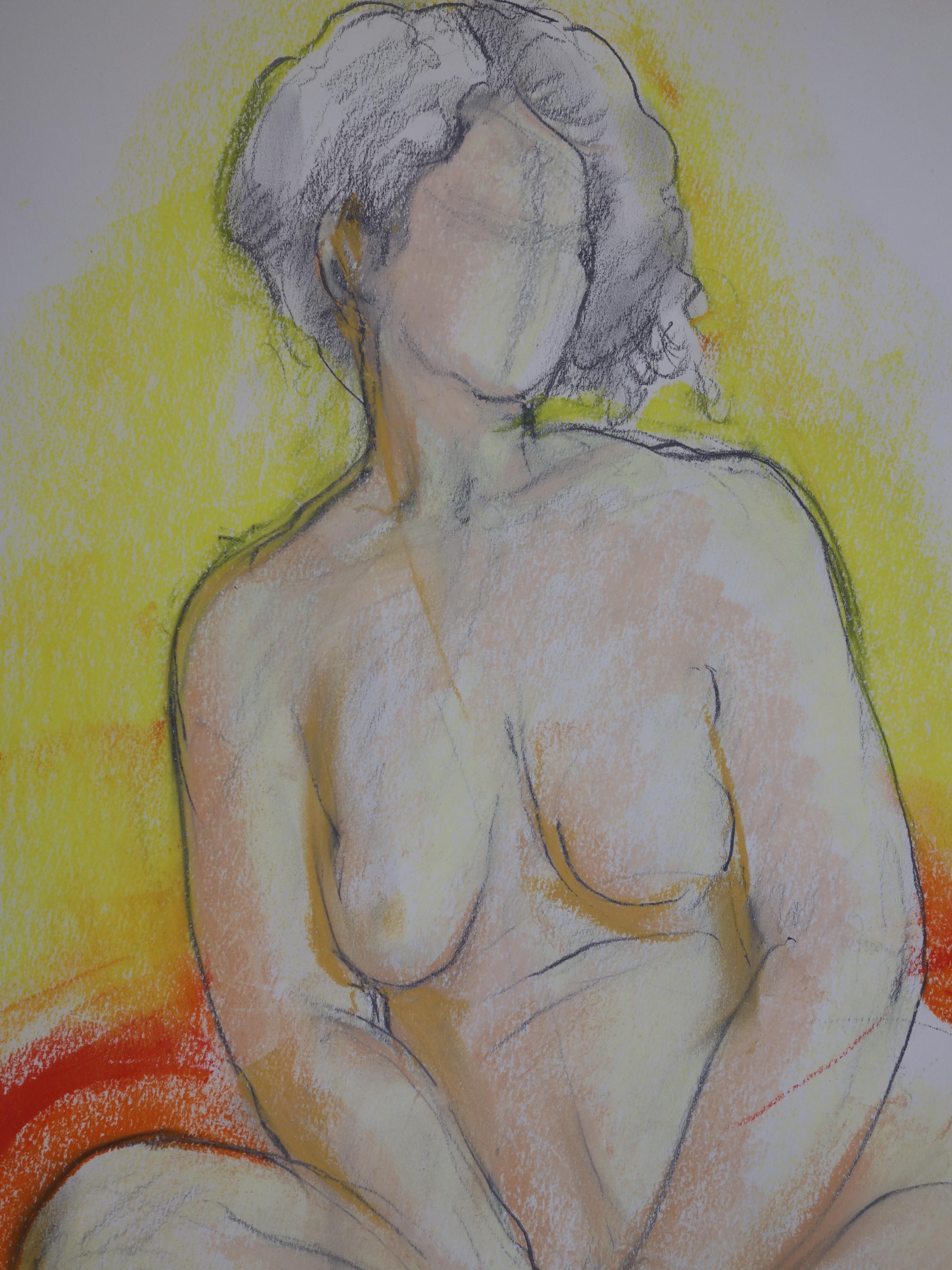 Gaston COPPENS (1909 - 2002)
Nude Seated on Red Pillow

Original charcoal drawing
Signed bottom left
Stamp of the artist studio on the back
On wove paper 41 x 32 cm (c. 16 x 13 inch)

Excellent condition

Gaston Coppens studied sculpture in the
