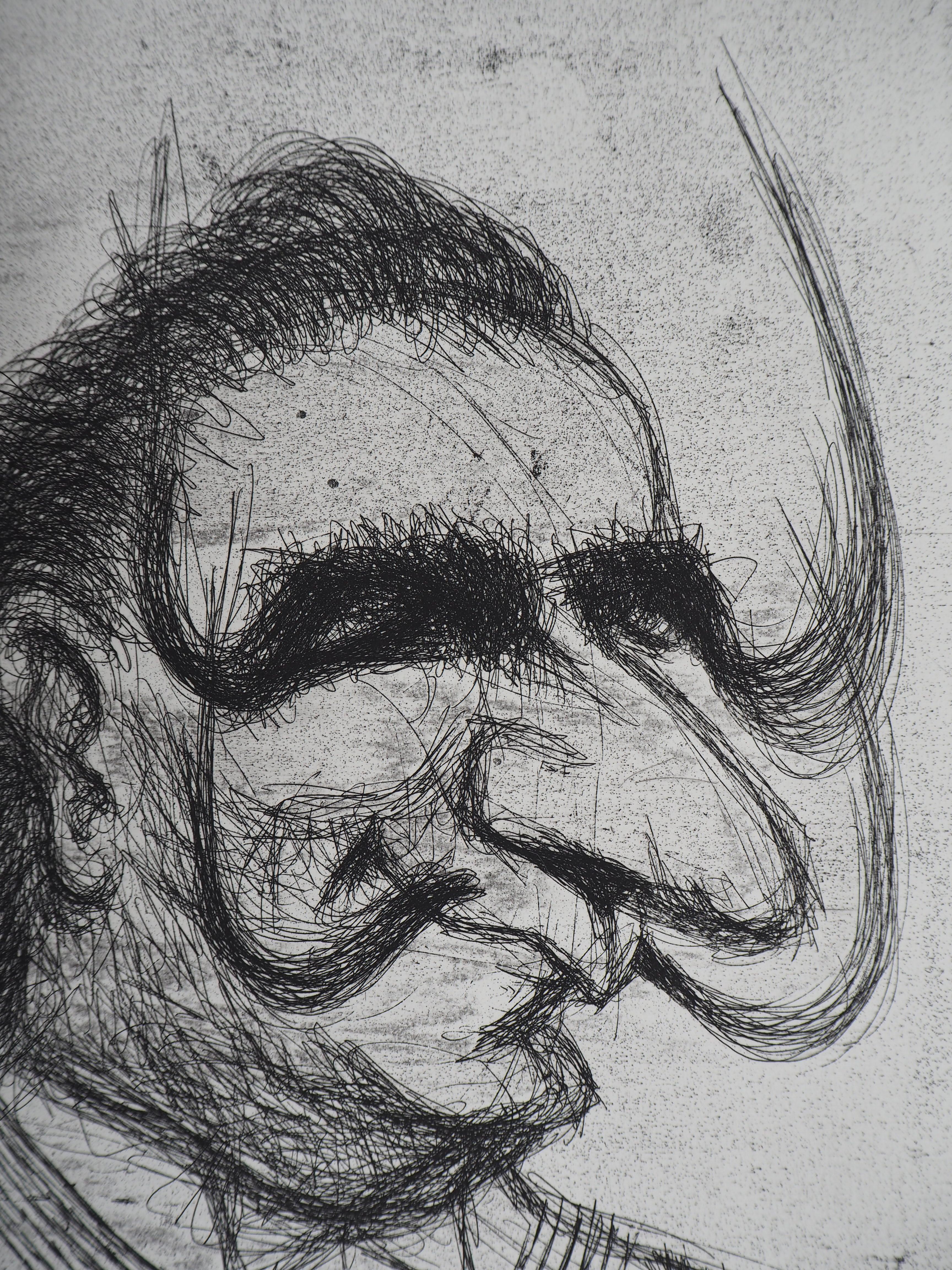 Caricatura de Salvador Dalí con doble bigote - Grabado firmado a mano, 1971 - Portrait Print Gris de Louis Mitelberg
