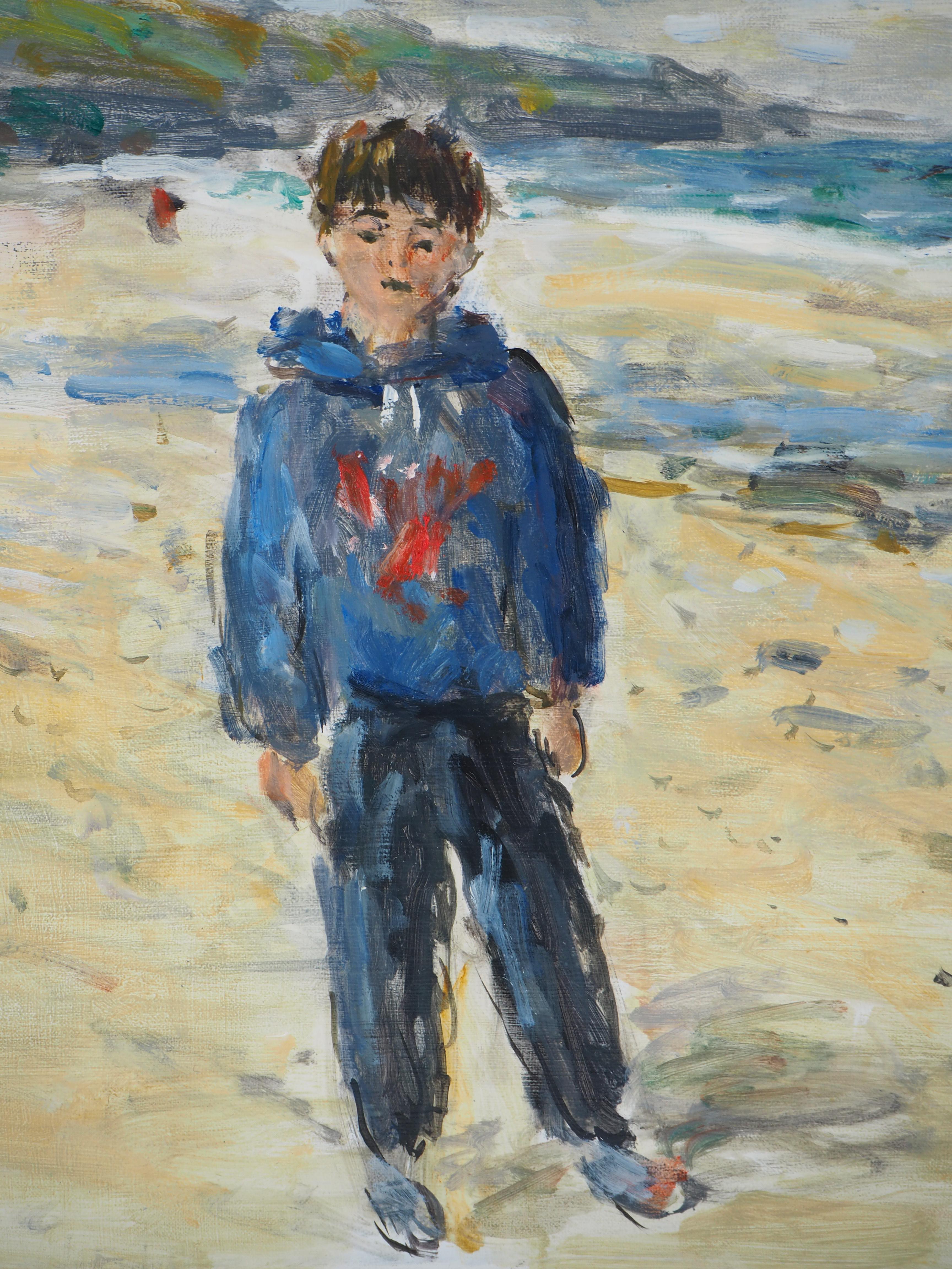 Normandy : Boy on the Beach - Huile sur toile signée - Marron Figurative Painting par Jean Jacques Rene