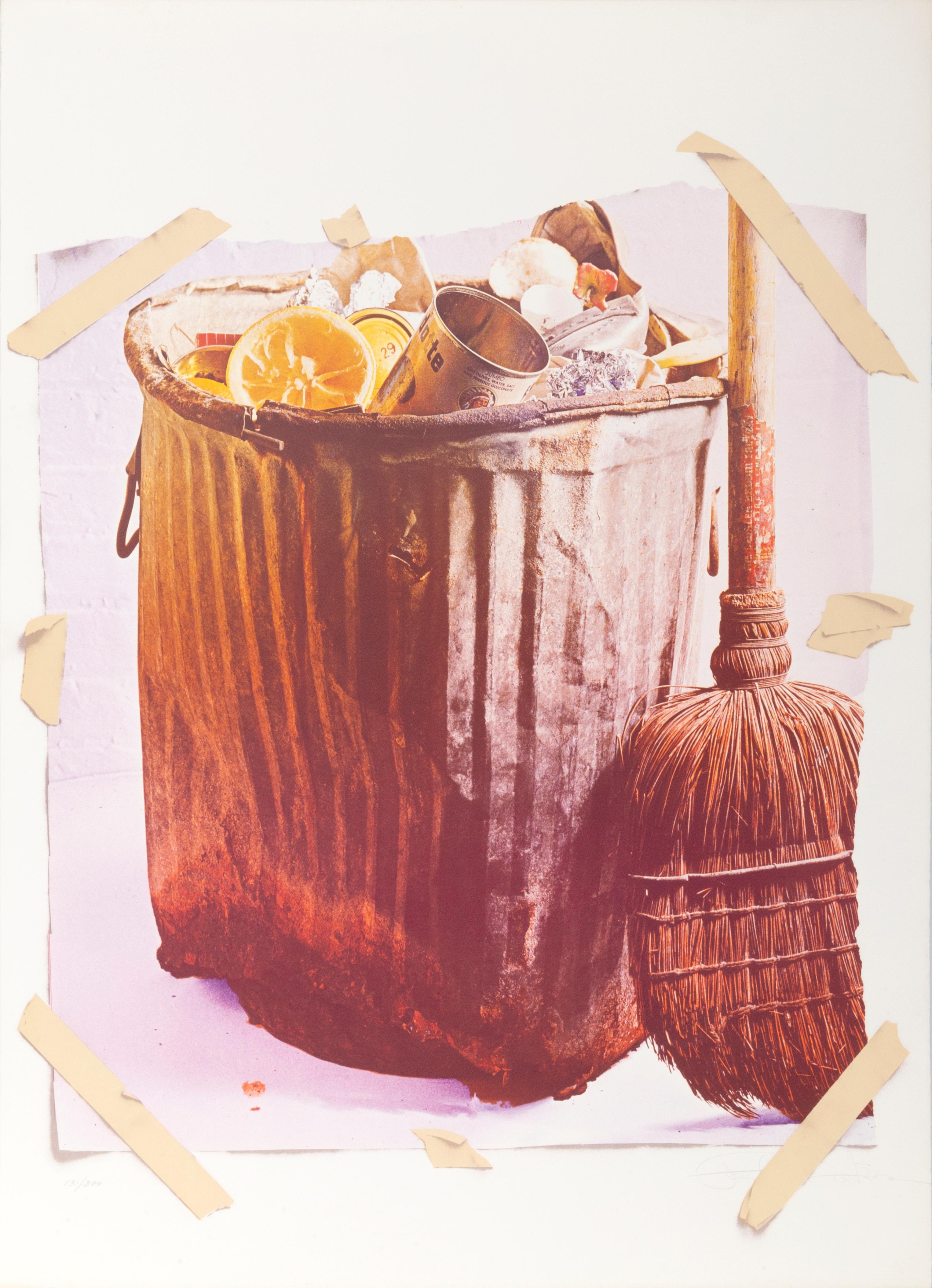 Trash Can, fotorealistische Lithographie von Paul Sarkisian 
