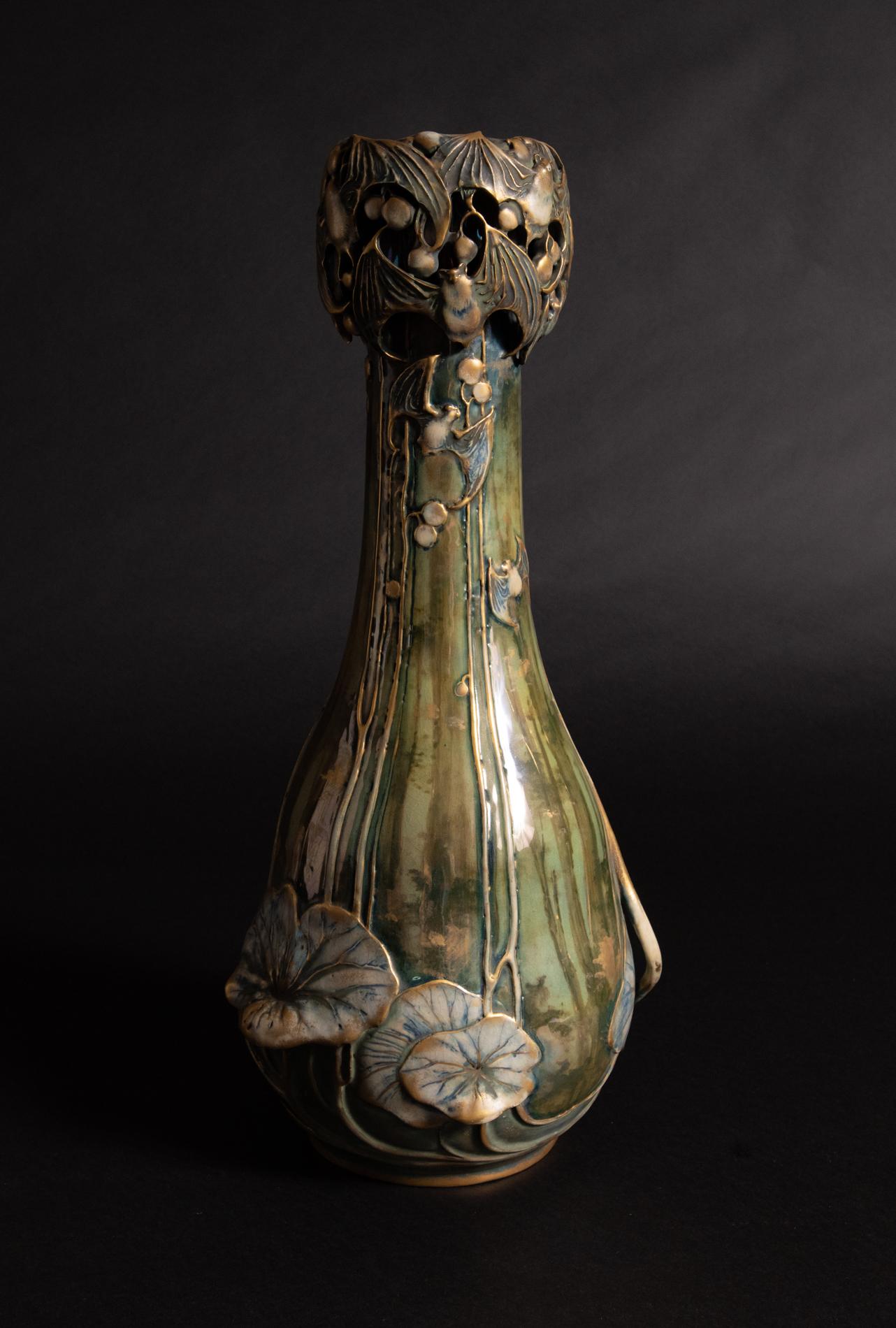 Berry Bat Amphora Vase - Art by Paul Dachsel
