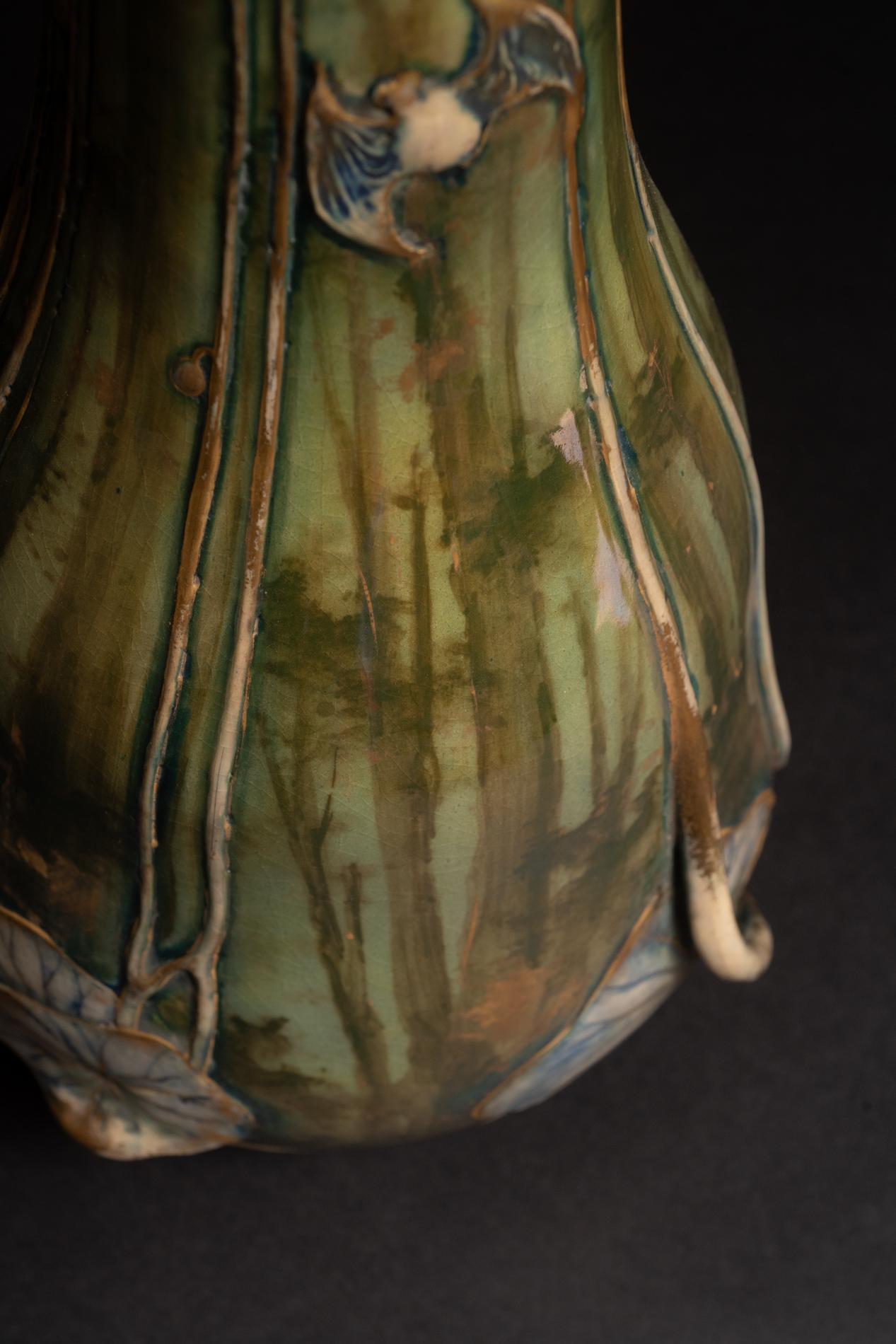 Berry Bat Amphora Vase 1